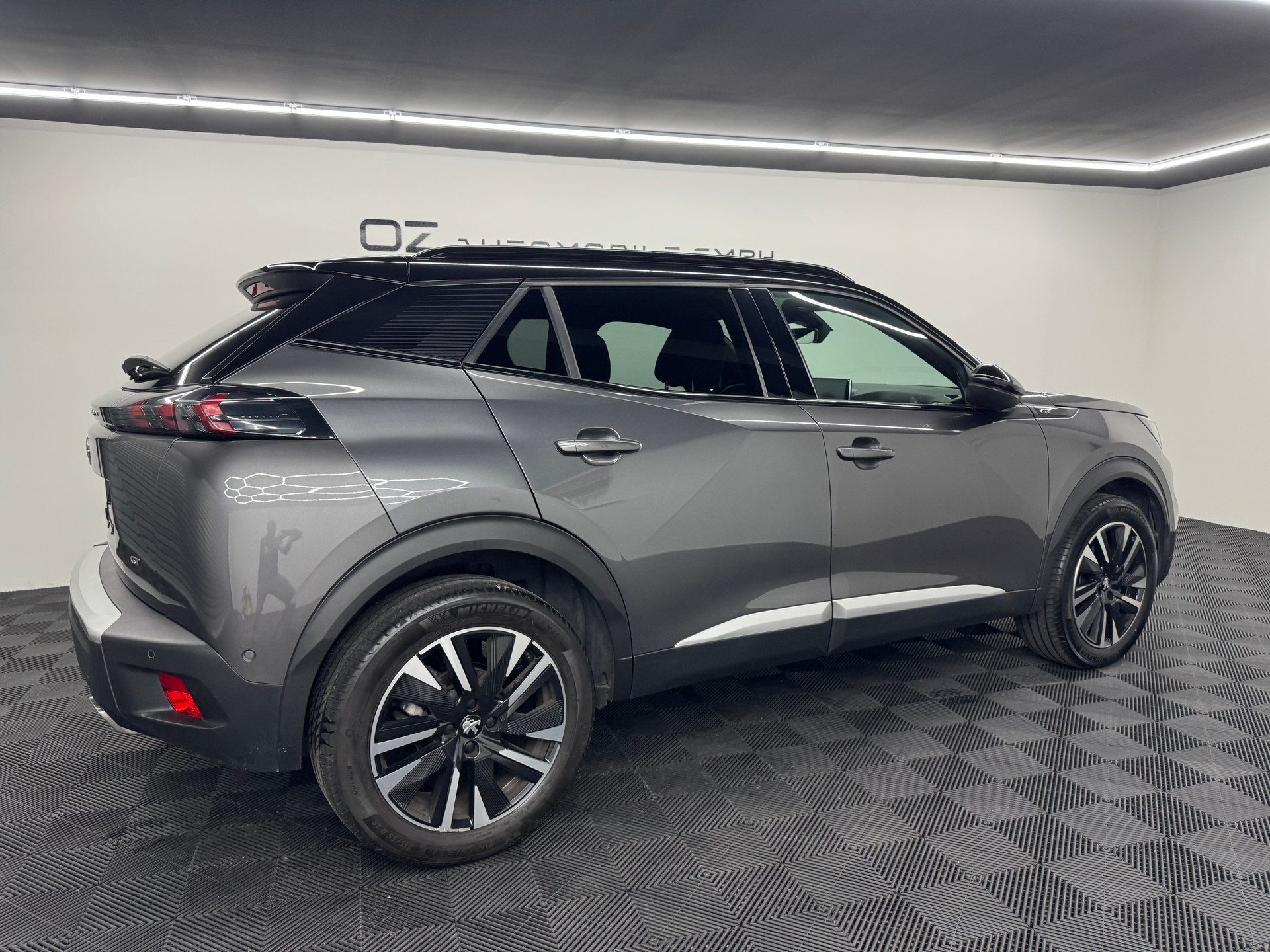 PEUGEOT 2008 1.2 PureTech GT EAT8-image-7