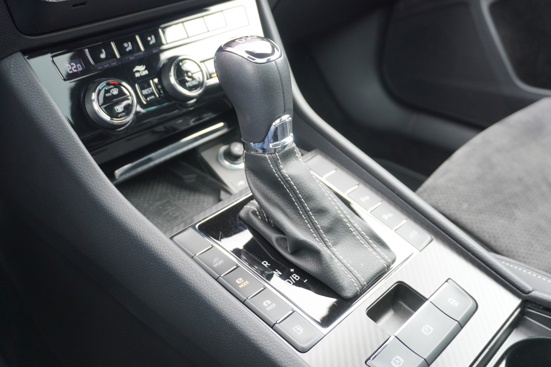 SKODA Superb 1.4 TSI Sport Line PHEV DSG-image-20