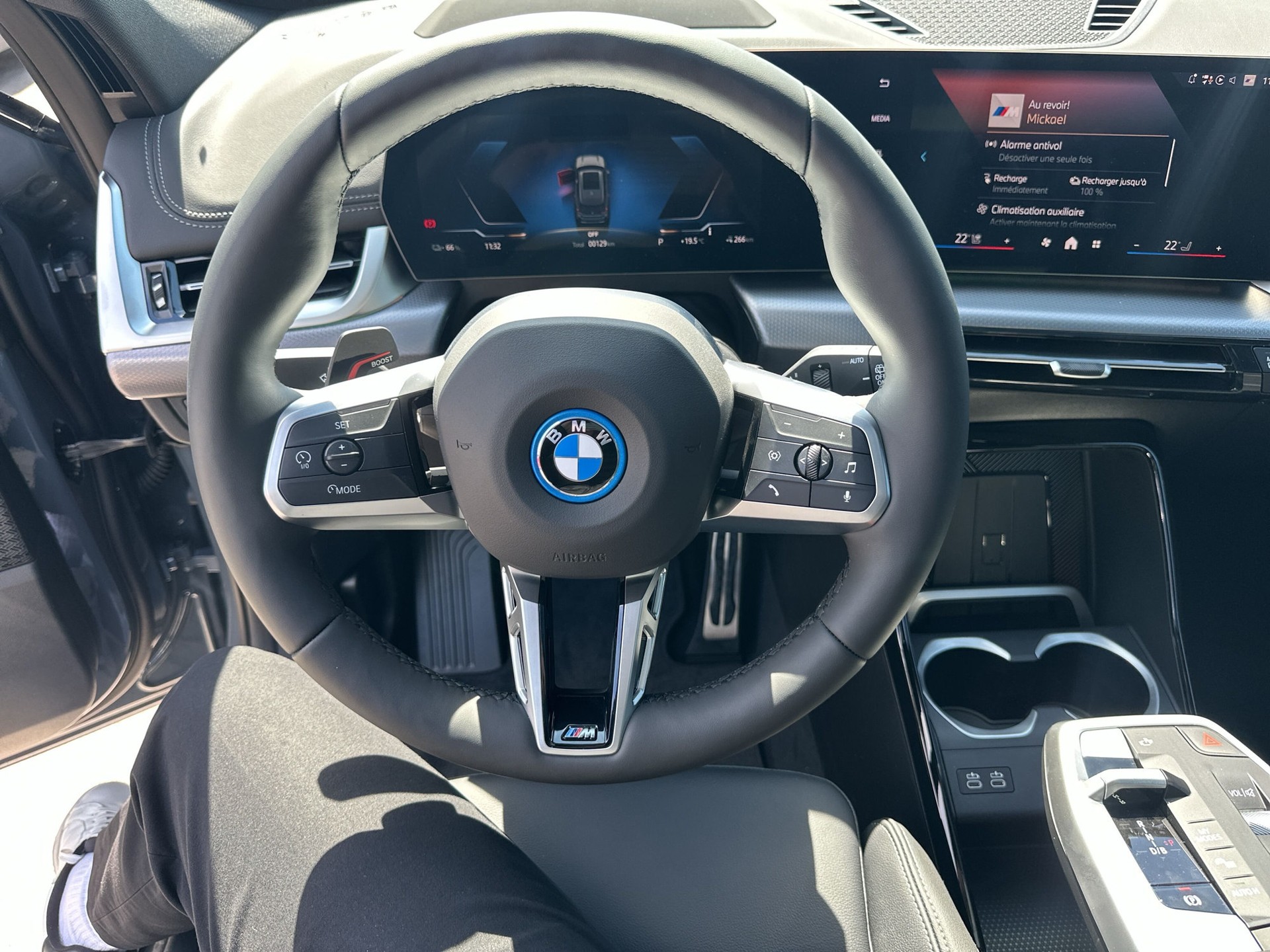 BMW iX1 xDrive 30 M Sport-image-9