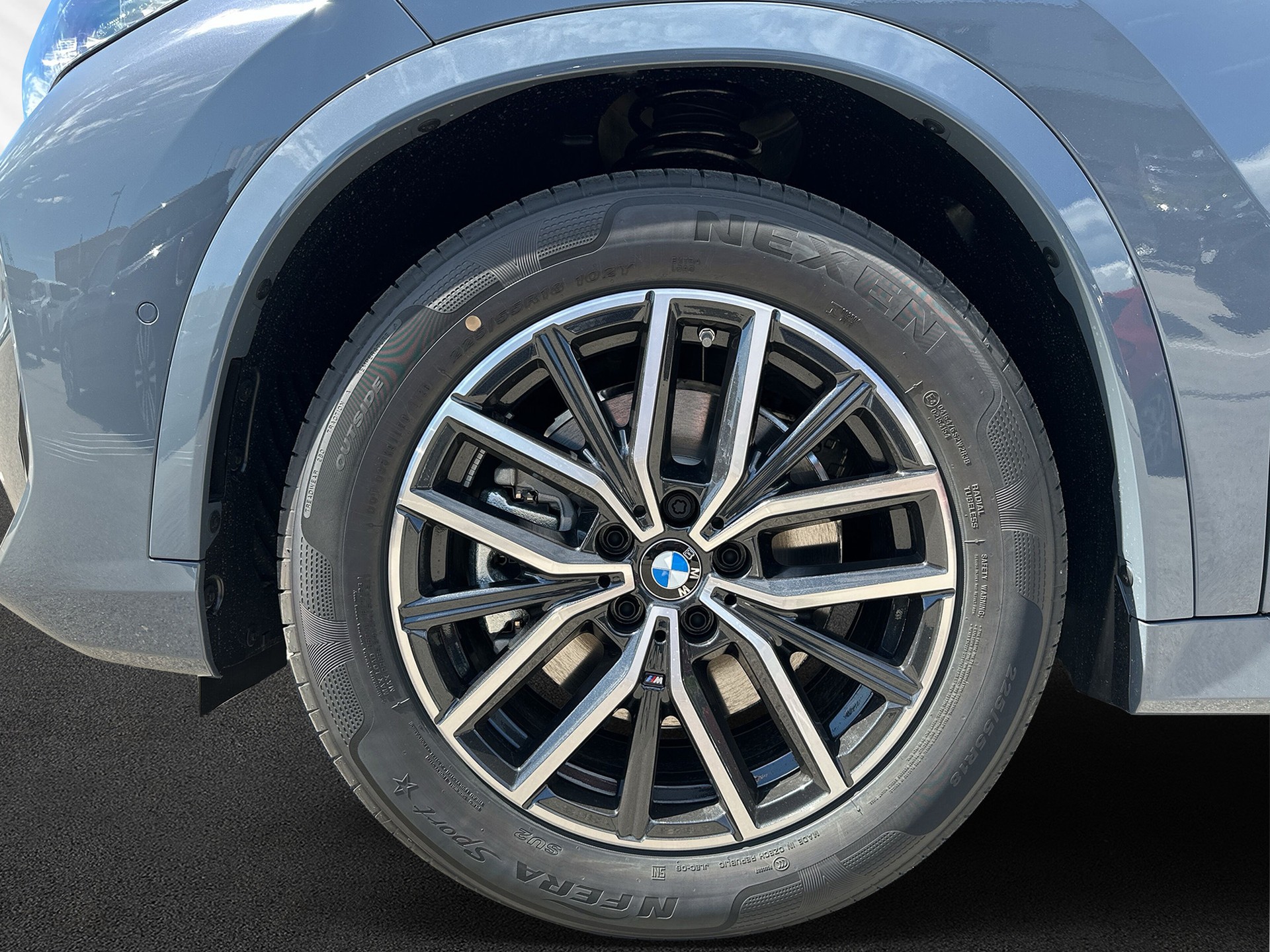 BMW iX1 xDrive 30 M Sport-image-6
