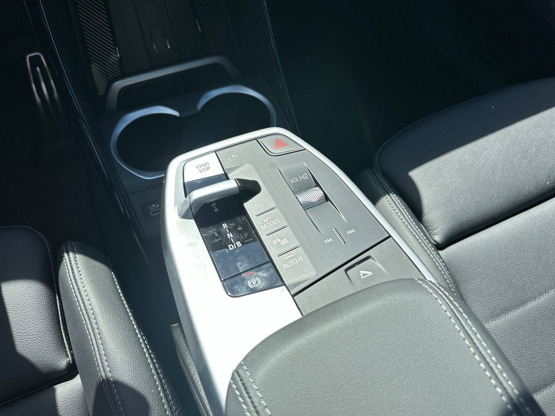 BMW iX1 xDrive 30 M Sport-image-10