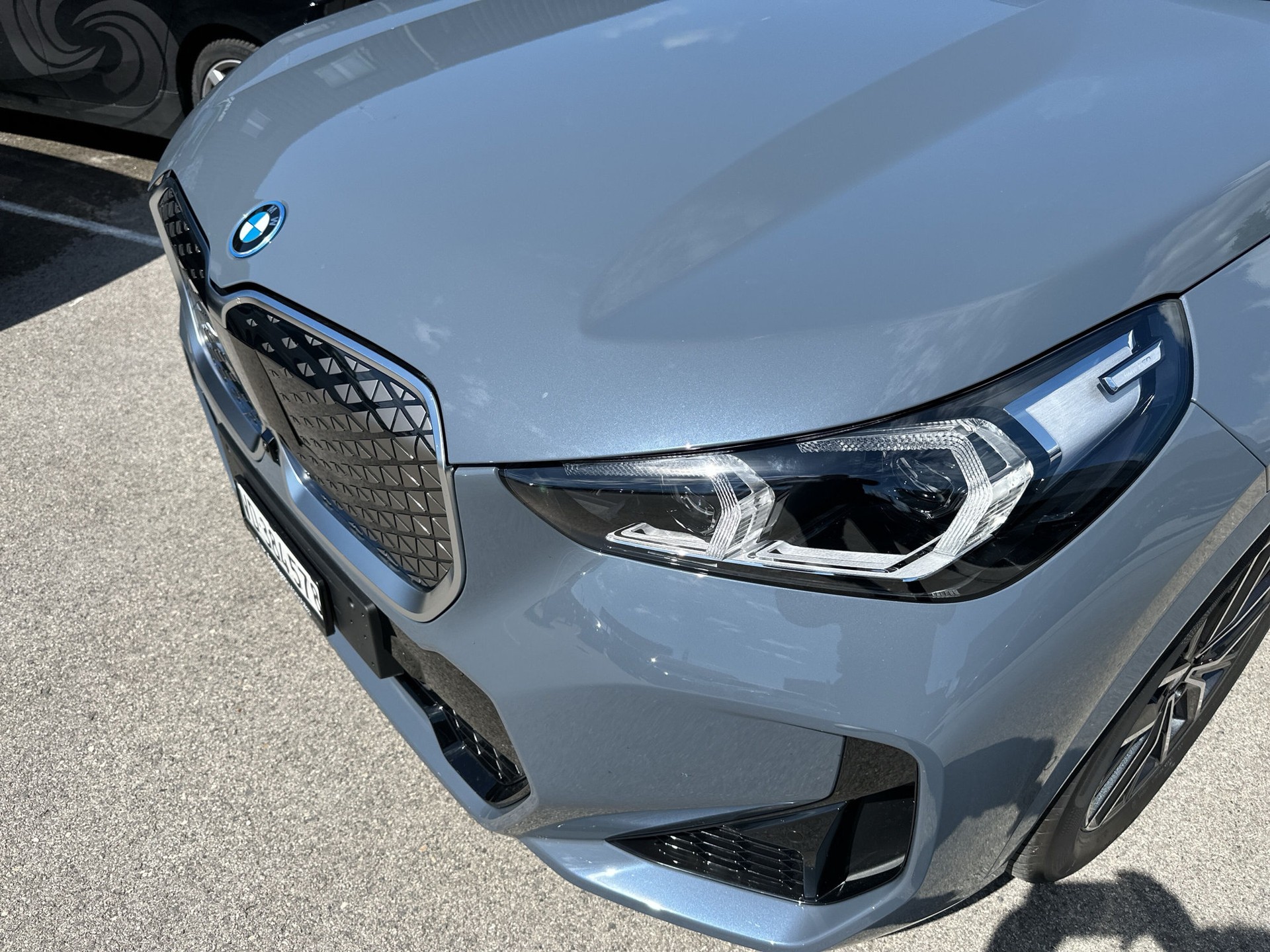 BMW iX1 xDrive 30 M Sport-image-13