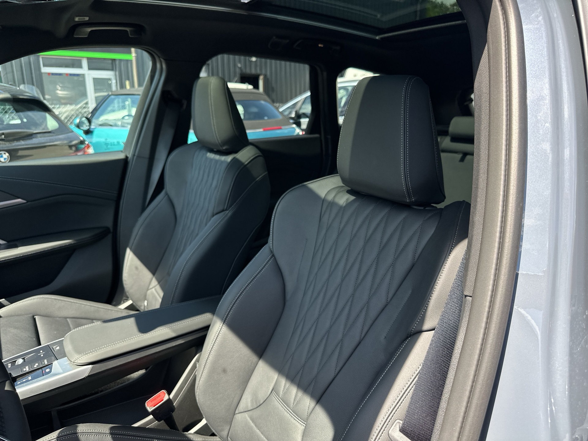 BMW iX1 xDrive 30 M Sport-image-7