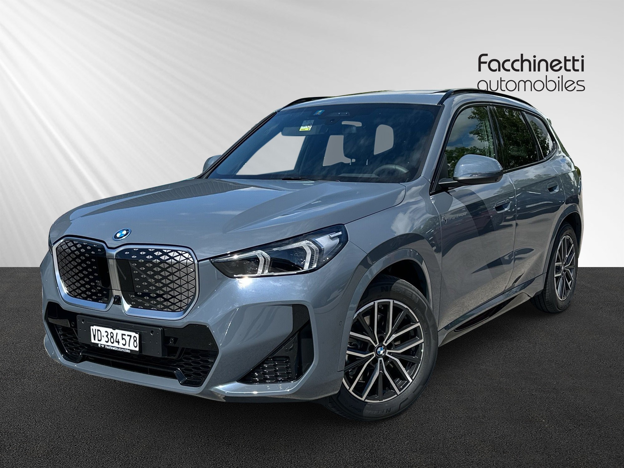 BMW iX1 xDrive 30 M Sport — slika 1