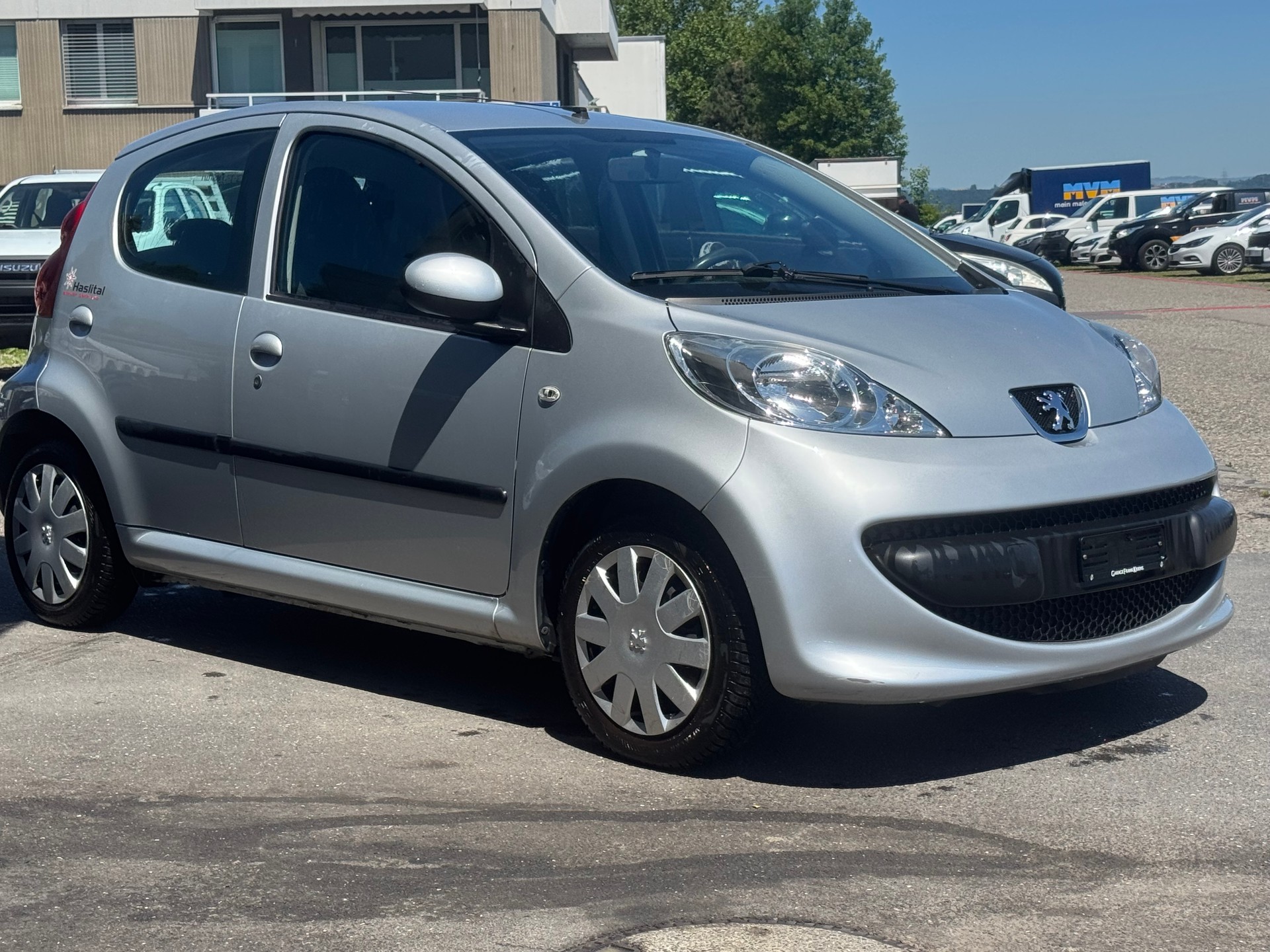 PEUGEOT 107 1.0 Trendy-image-1