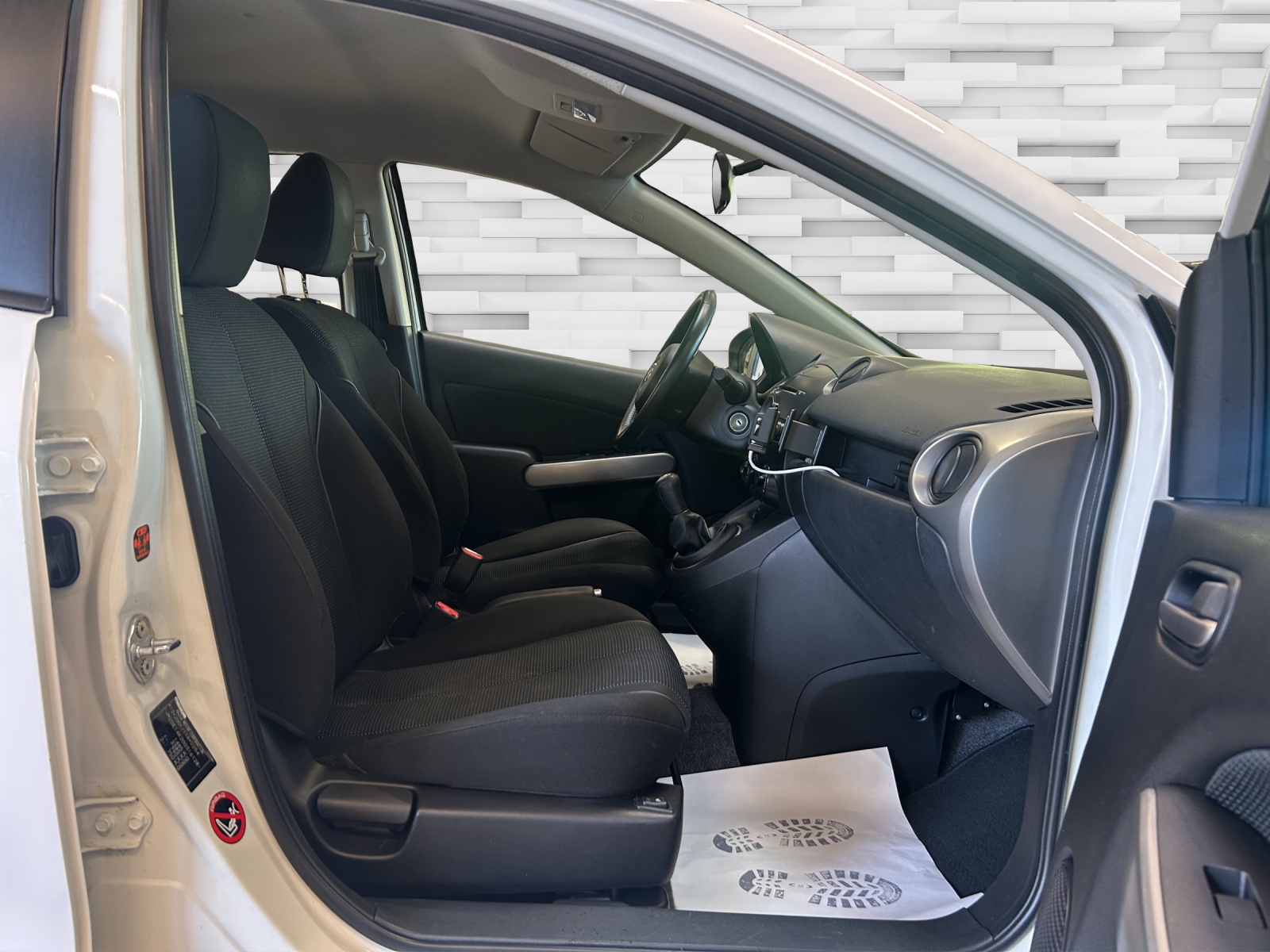 MAZDA 2 1.3i 16V Confort-image-9