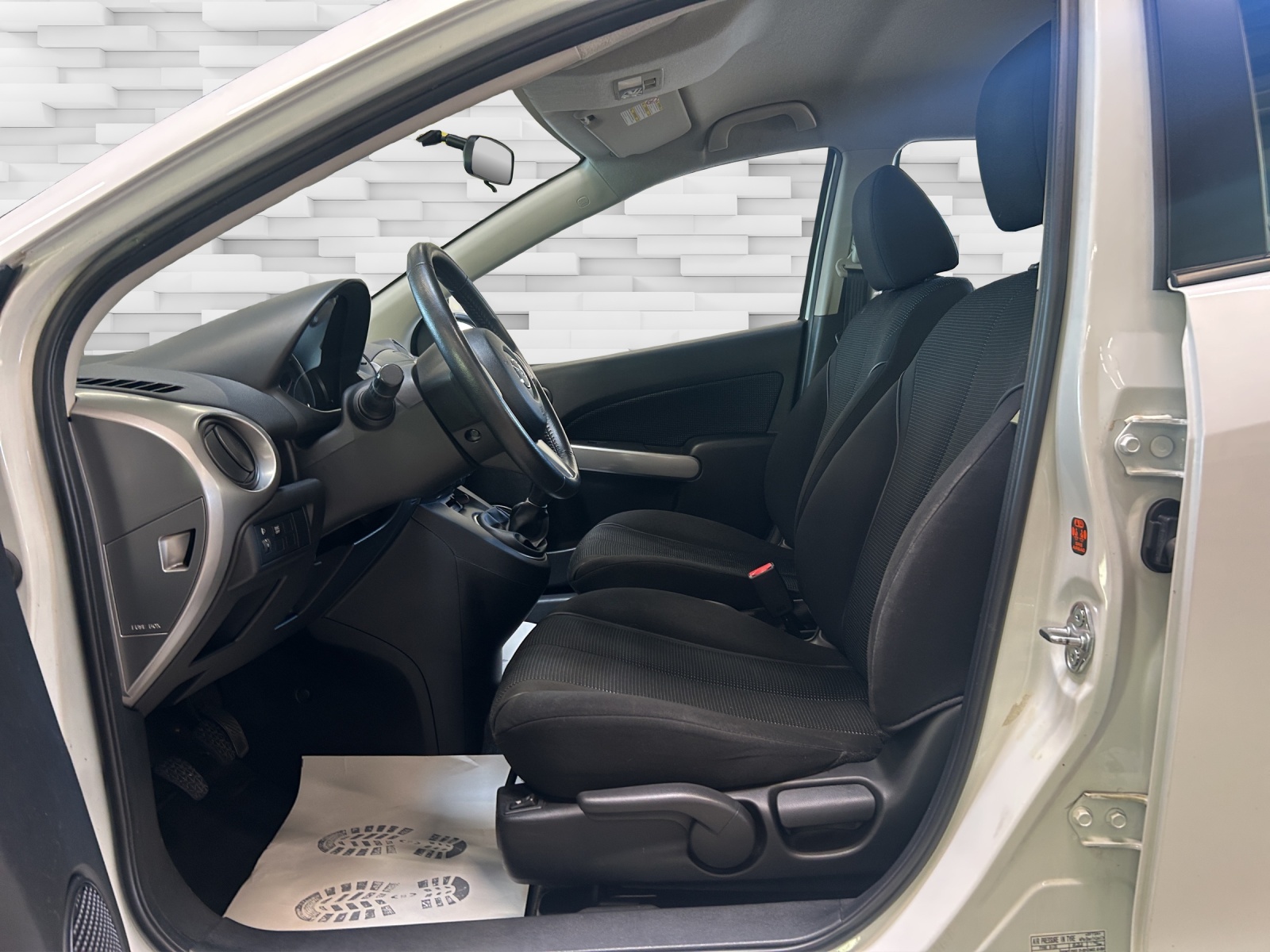 MAZDA 2 1.3i 16V Confort-image-7