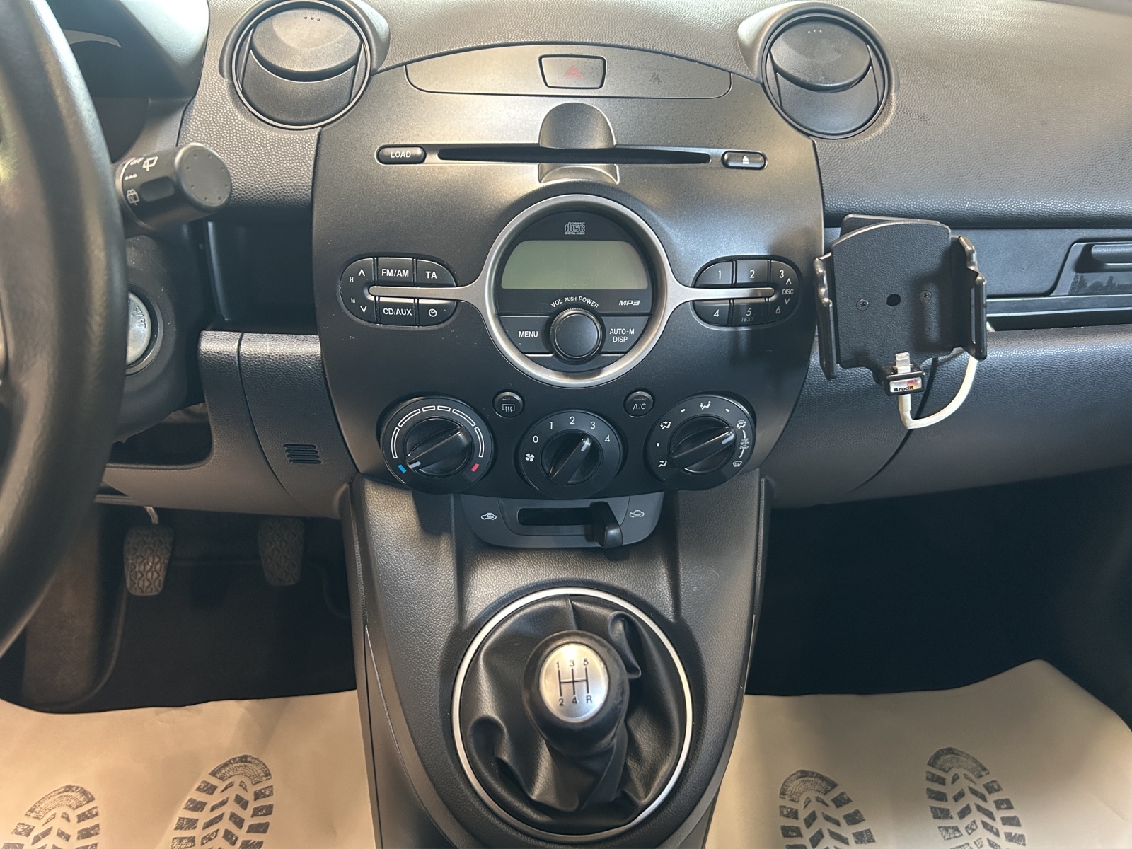 MAZDA 2 1.3i 16V Confort-image-11
