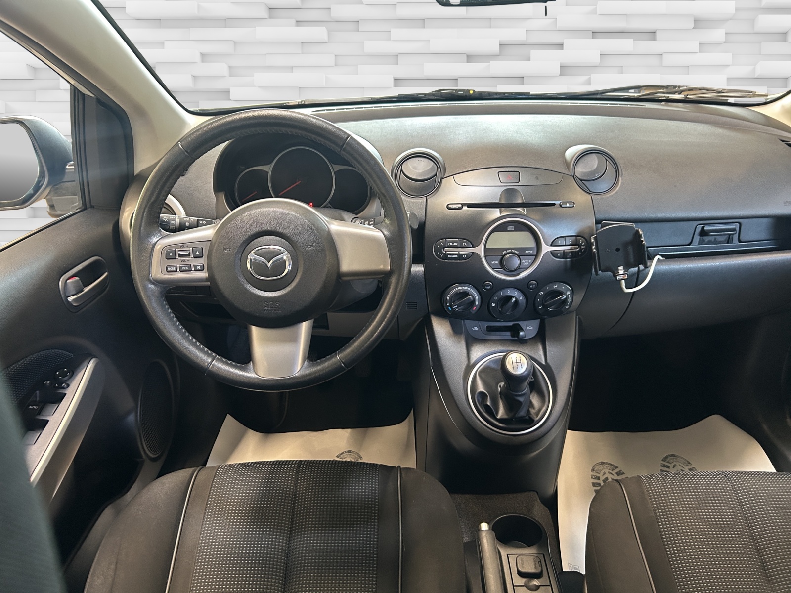 MAZDA 2 1.3i 16V Confort-image-6