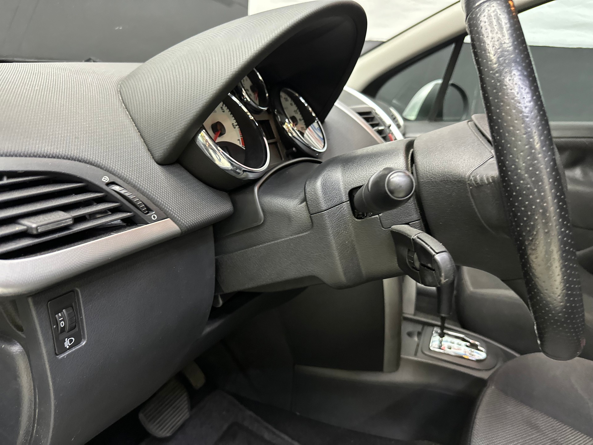 PEUGEOT 207 1.6 16V XS Automatic-image-12
