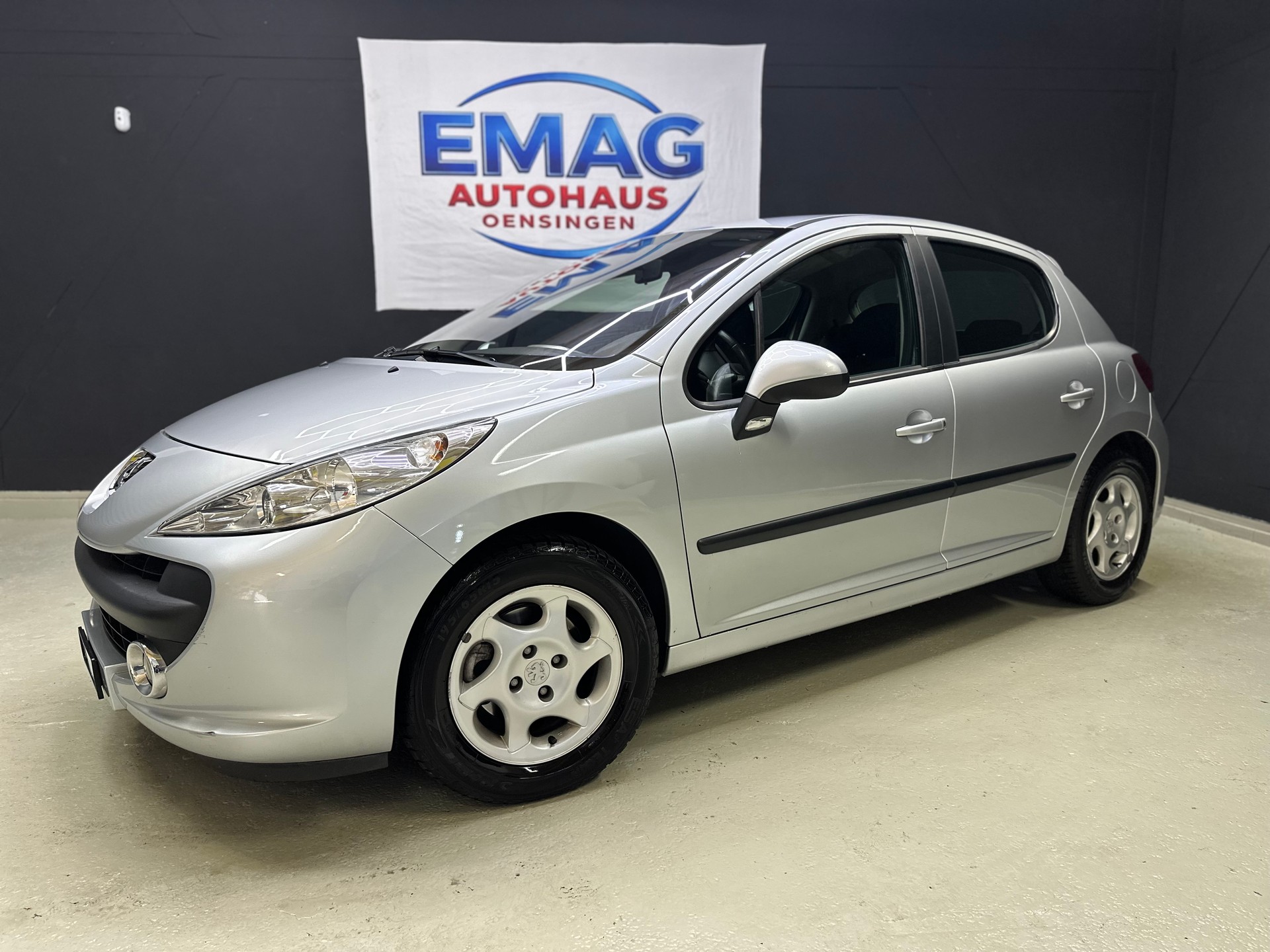 PEUGEOT 207 1.6 16V XS Automatic-image-2