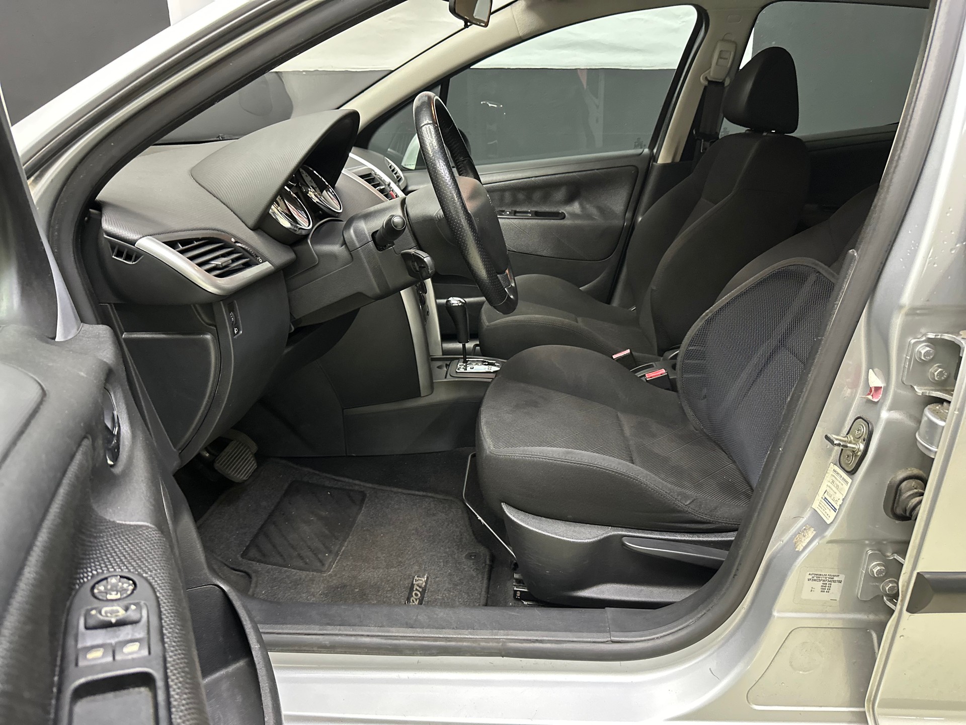 PEUGEOT 207 1.6 16V XS Automatic-image-10