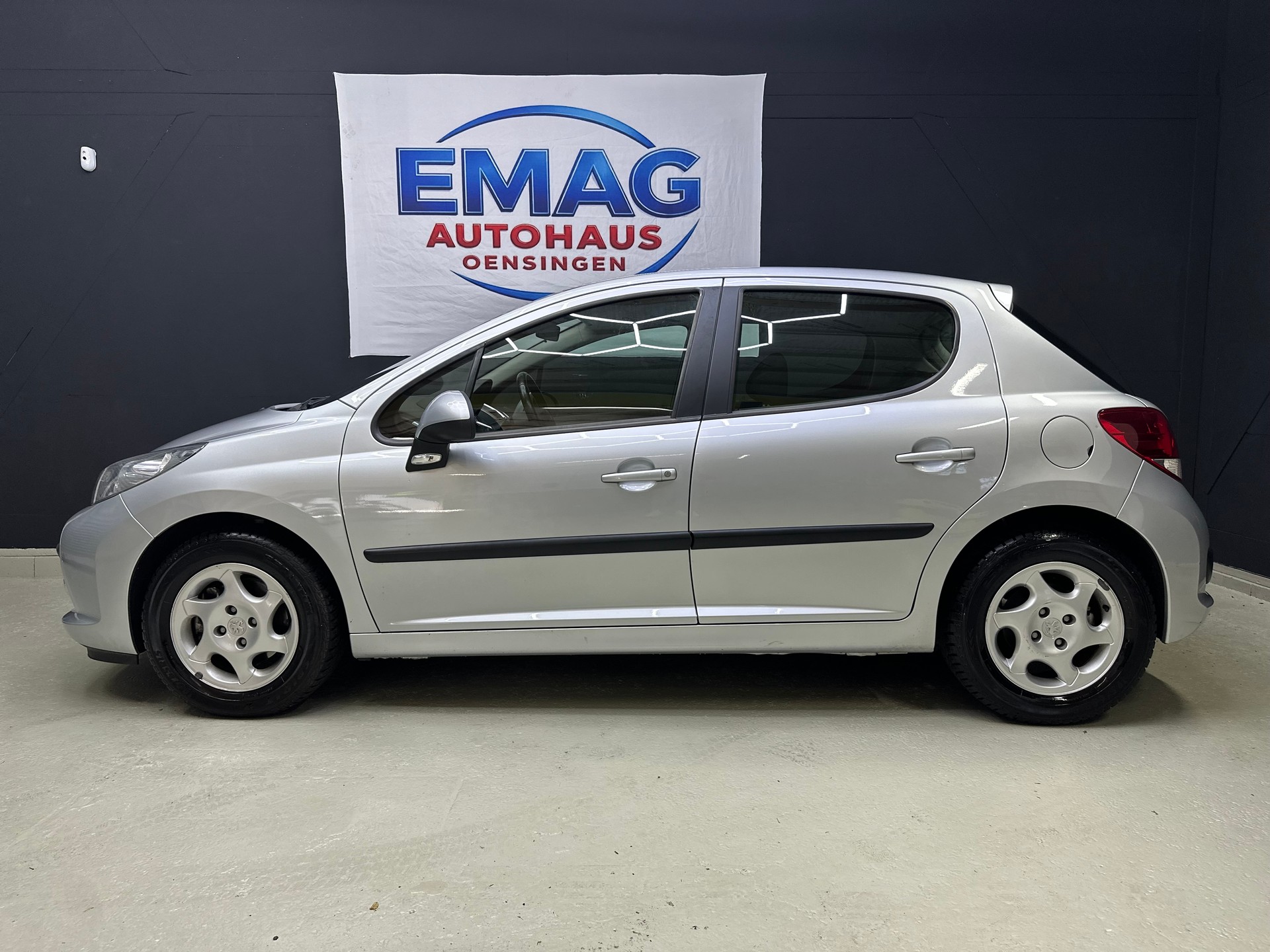 PEUGEOT 207 1.6 16V XS Automatic-image-3