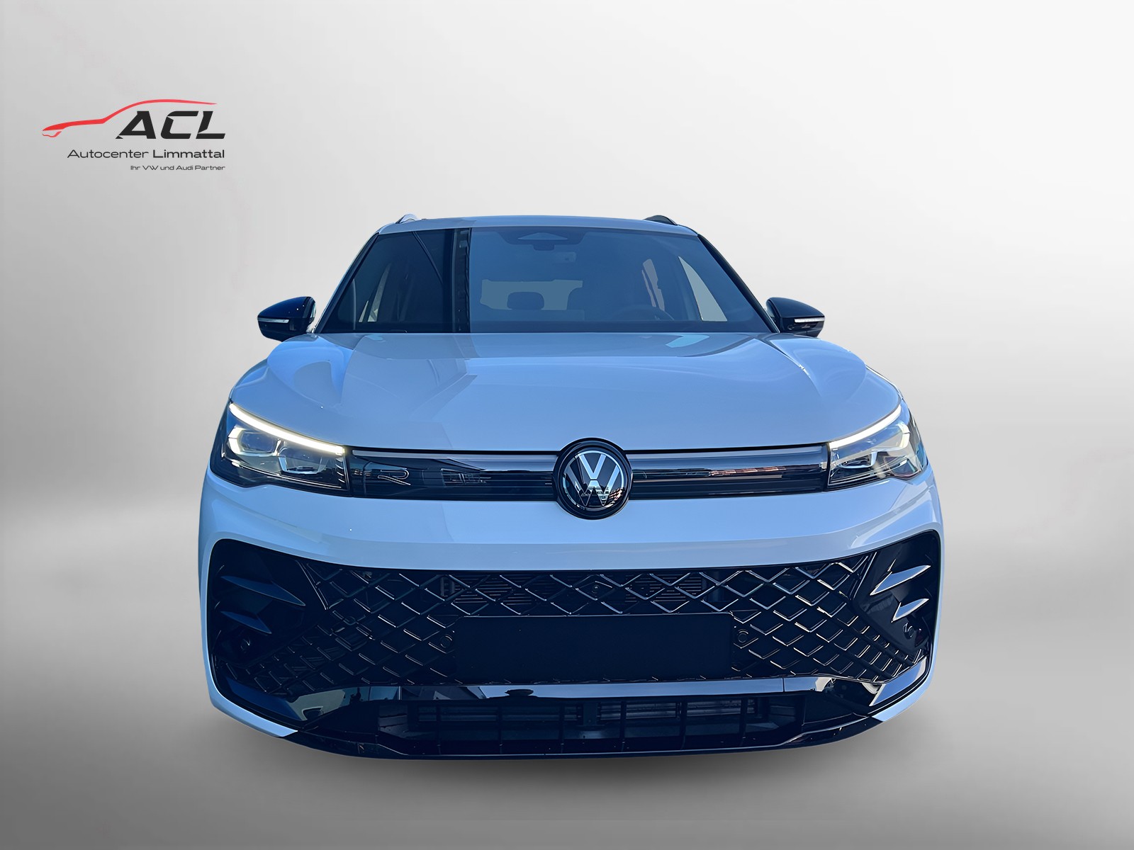 VW Tiguan R-Line 2.0TSI 265PS 4Motion DSG-image-1