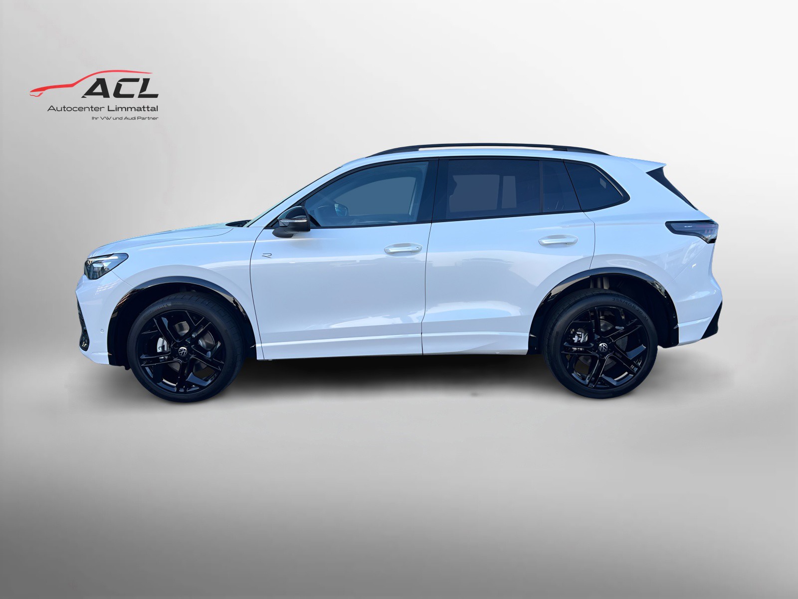 VW Tiguan R-Line 2.0TSI 265PS 4Motion DSG-image-2