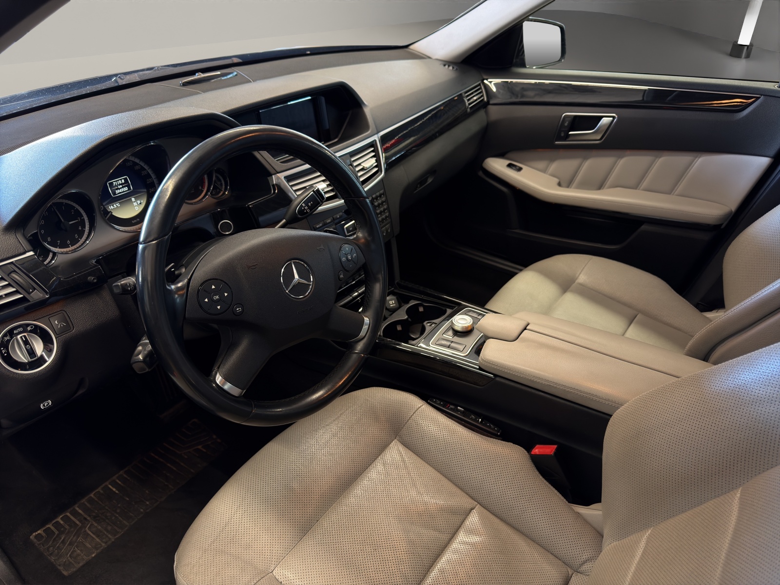 MERCEDES-BENZ E 350 CDI BlueEfficiency Elégance 4Matic 7G-Tronic-image-8