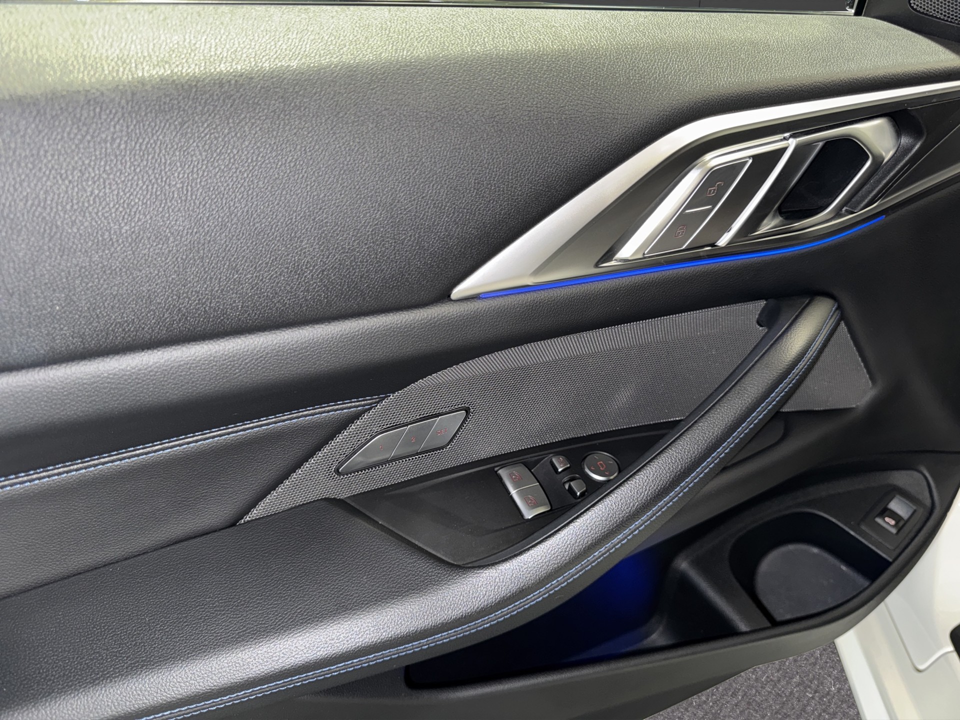 BMW M440i xDrive Coupé-image-11