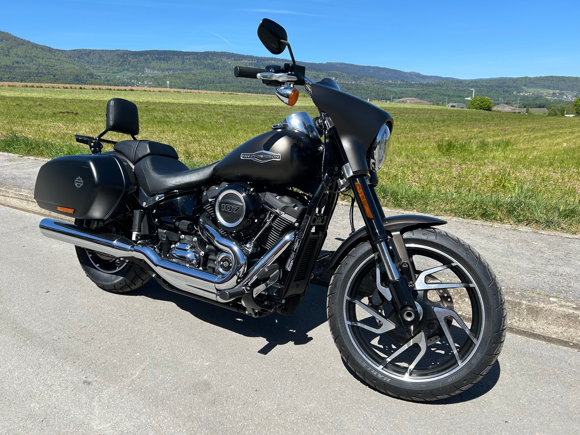 HARLEY-DAVIDSON FLSB Sport Glide 107 ABS