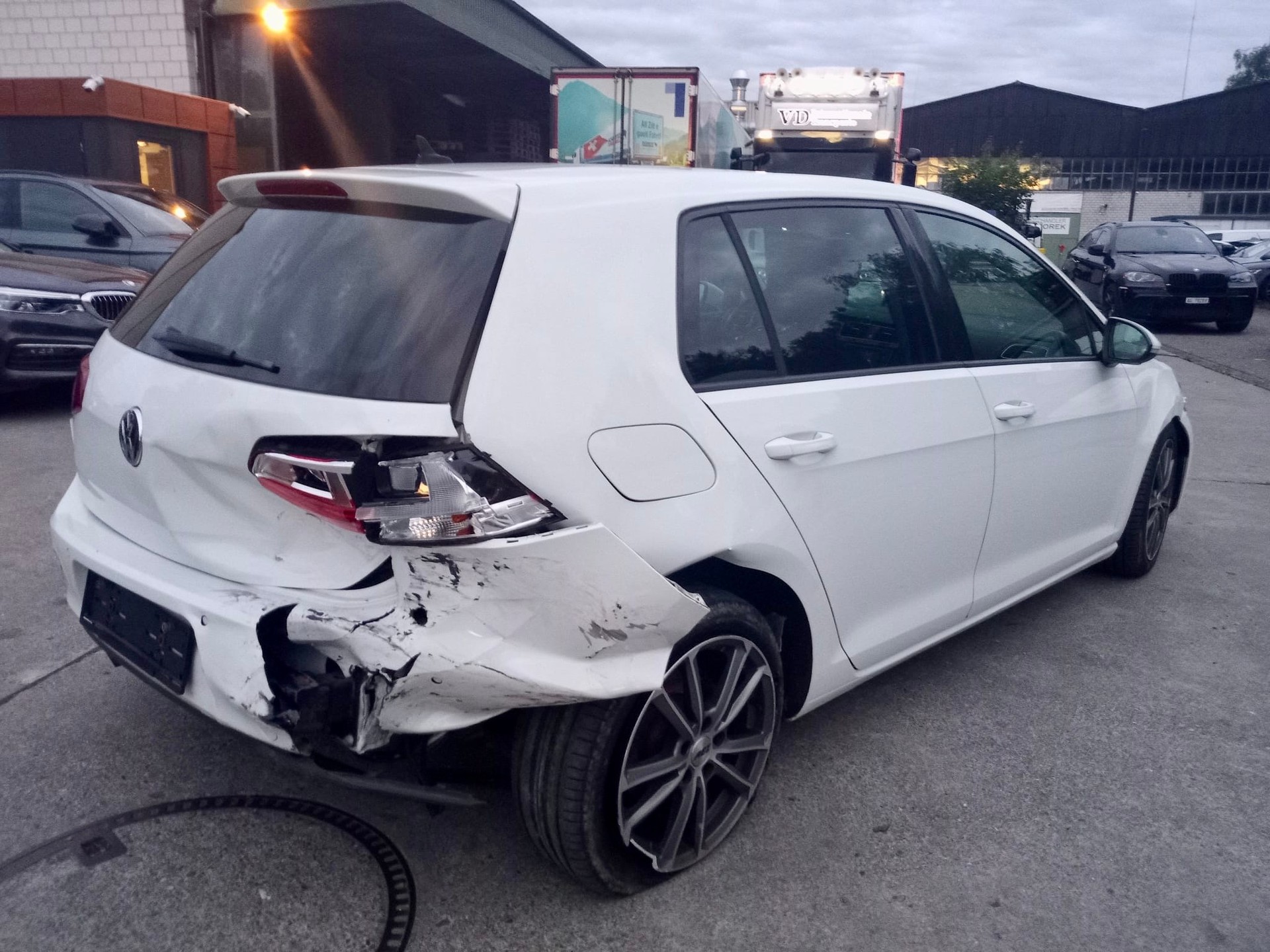 VW Golf 2.0 TDI Highline 4Motion-image-3