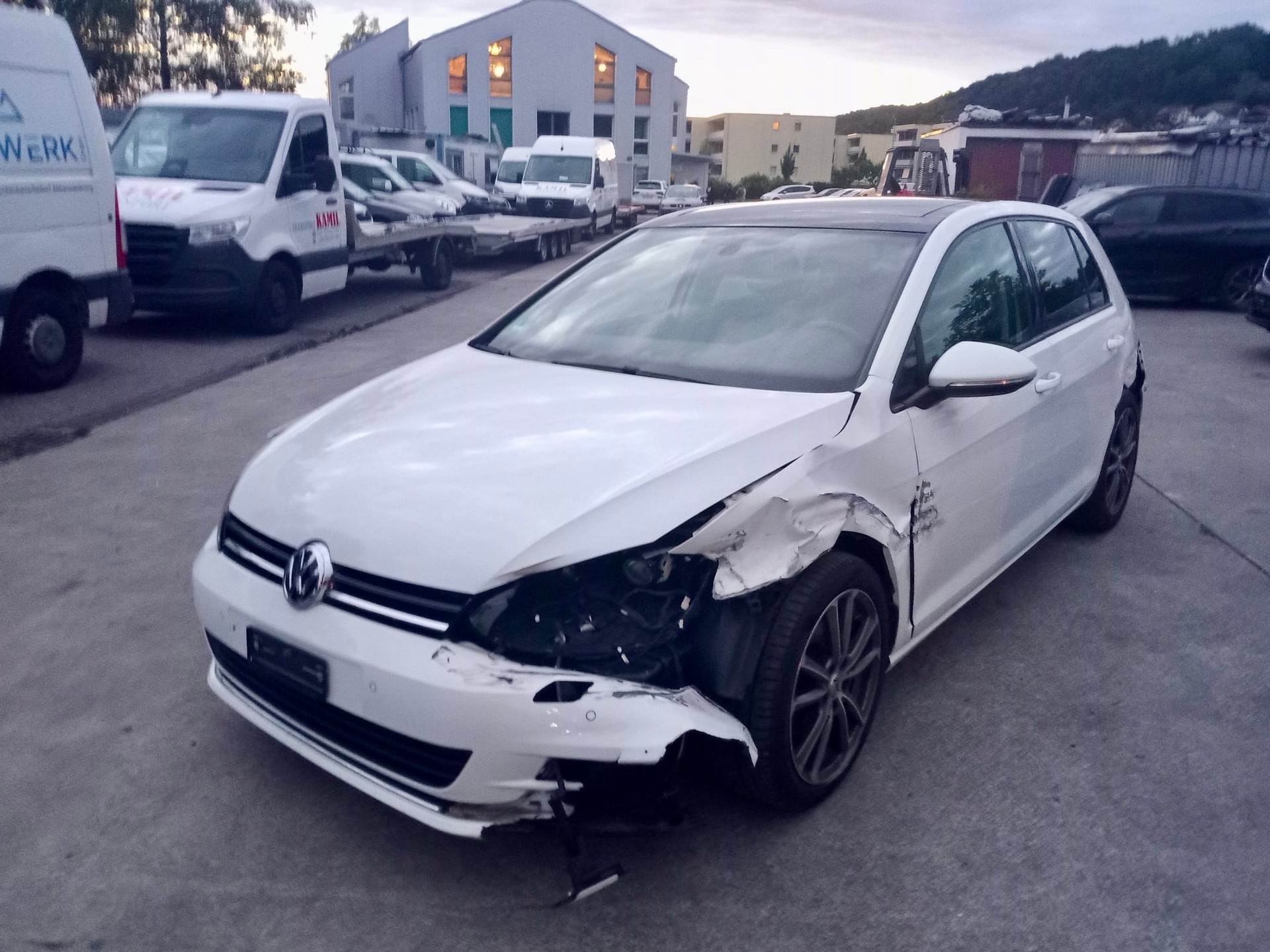 VW Golf 2.0 TDI Highline 4Motion-image-0