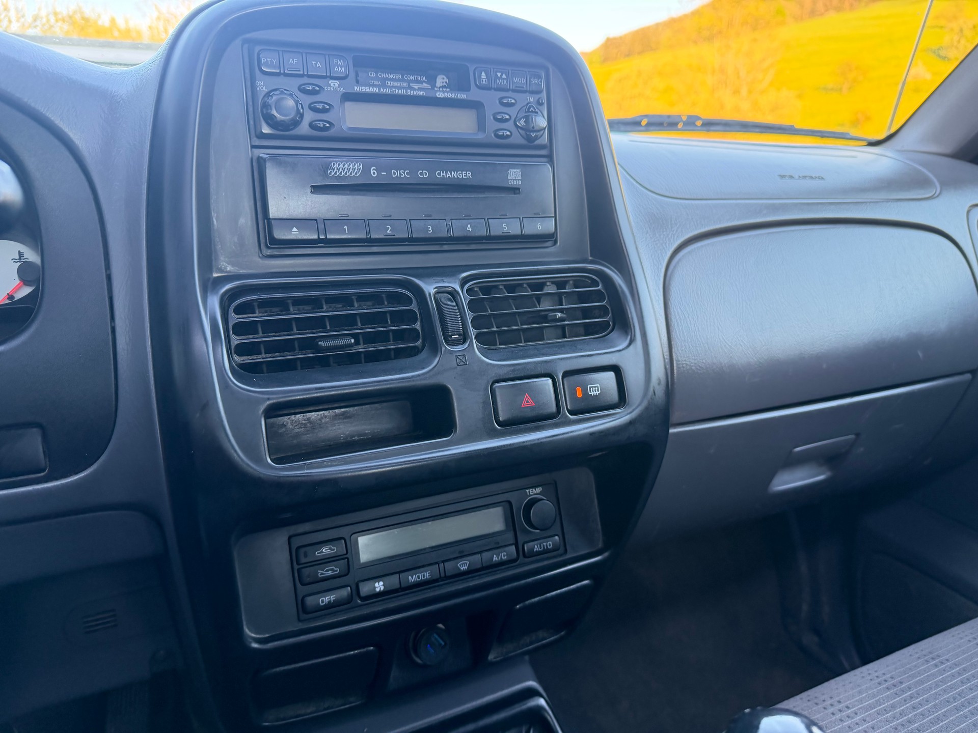 NISSAN King Cab Navara 2.5 Di 4x4-image-11