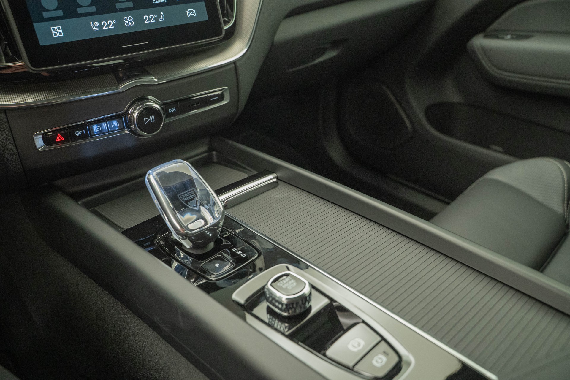 VOLVO XC60 2.0 T6 TE Black Edition eAWD-image-12