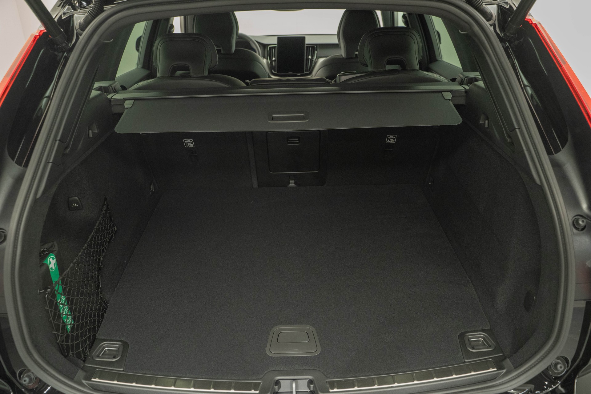 VOLVO XC60 2.0 T6 TE Black Edition eAWD-image-4