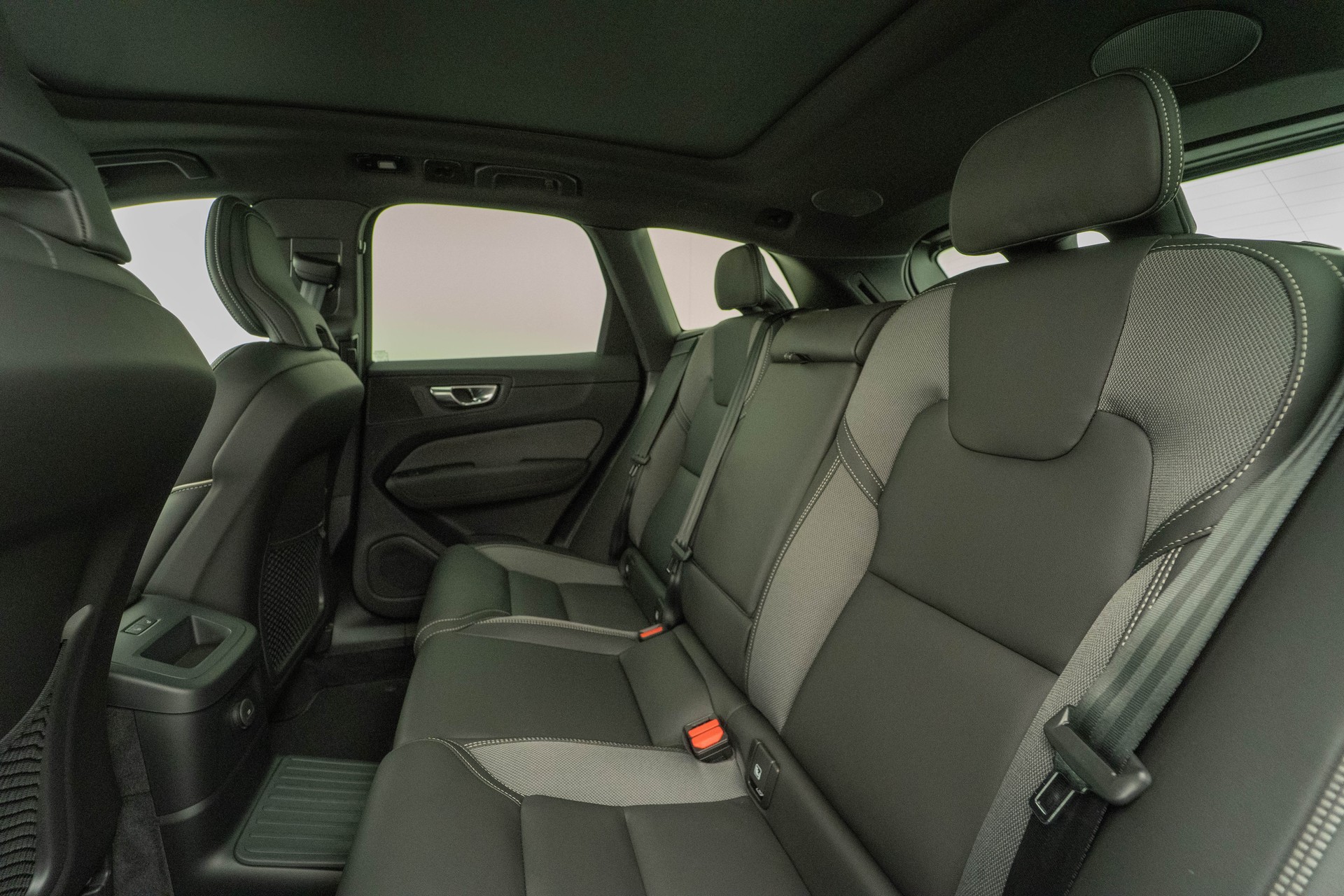 VOLVO XC60 2.0 T6 TE Black Edition eAWD-image-8
