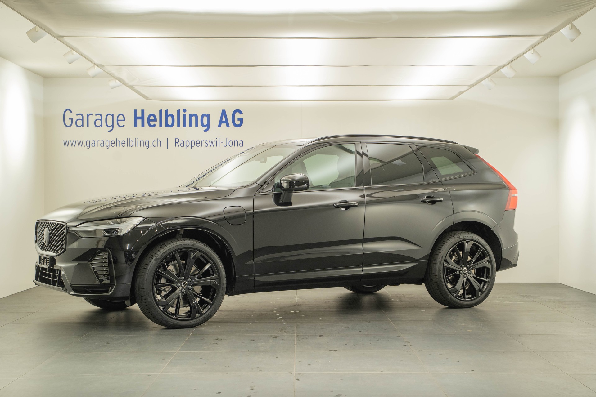 VOLVO XC60 2.0 T6 TE Black Edition eAWD-image-0