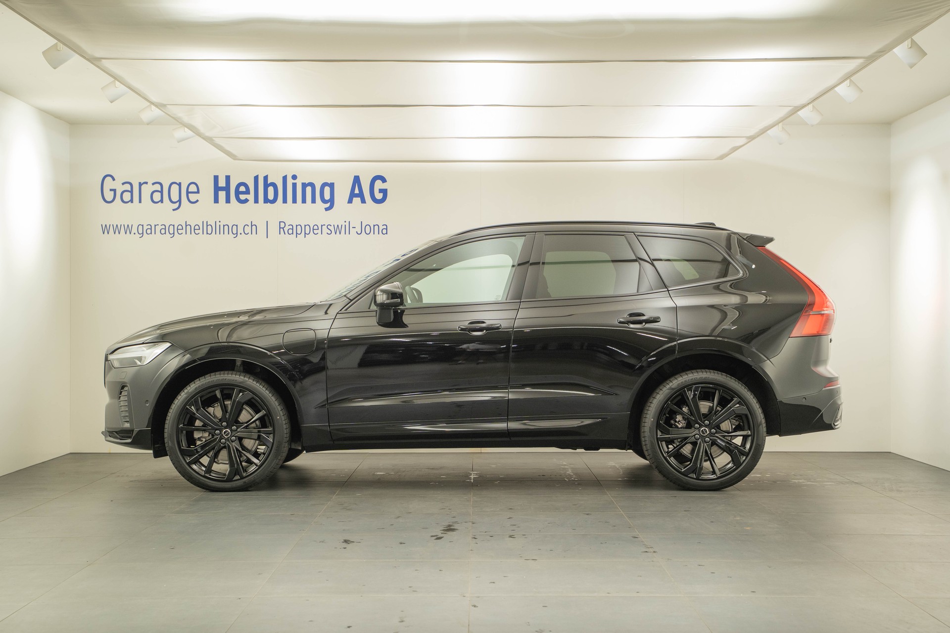 VOLVO XC60 2.0 T6 TE Black Edition eAWD-image-2