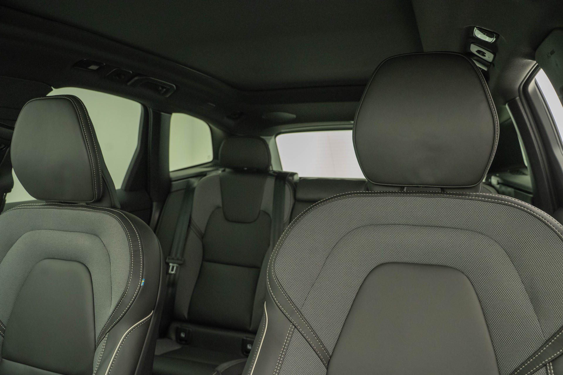 VOLVO XC60 2.0 T6 TE Black Edition eAWD-image-9