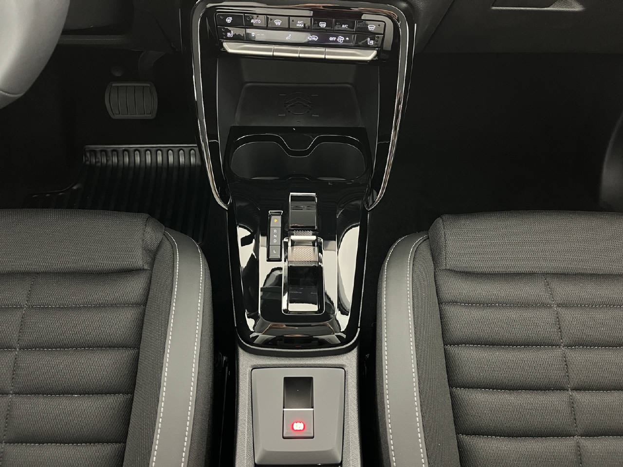 CITROEN C3 Aircross 1.2 Hybrid Busines-image-13