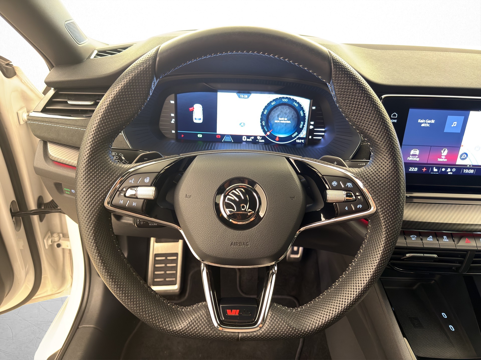 SKODA Octavia Combi 2.0 TDI RS 4x4 DSG-image-11