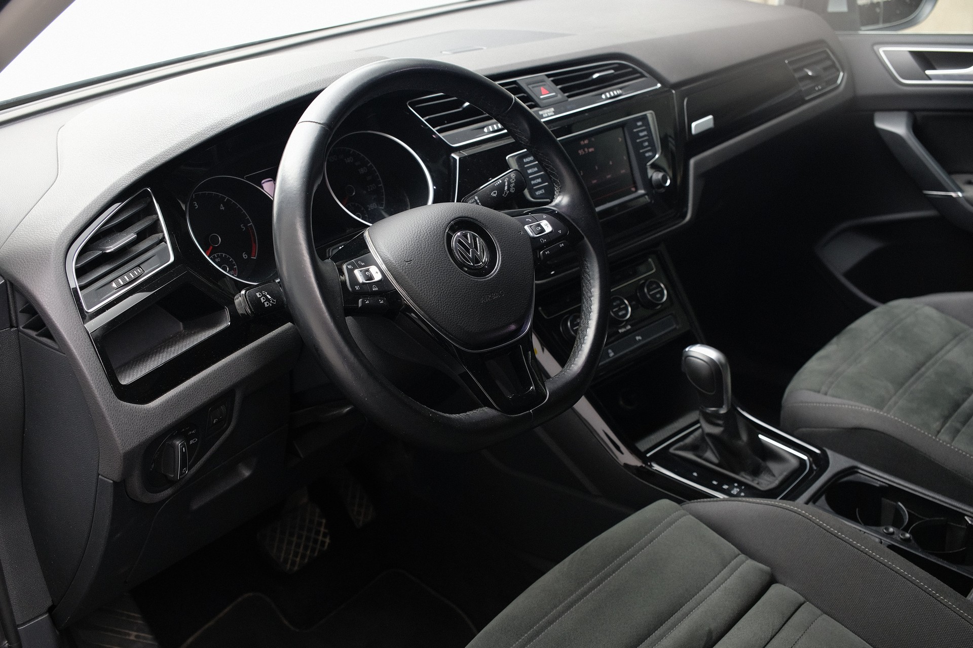 VW Touran 2.0 TDI BlueMotion Technology Comfortline DSG-image-6