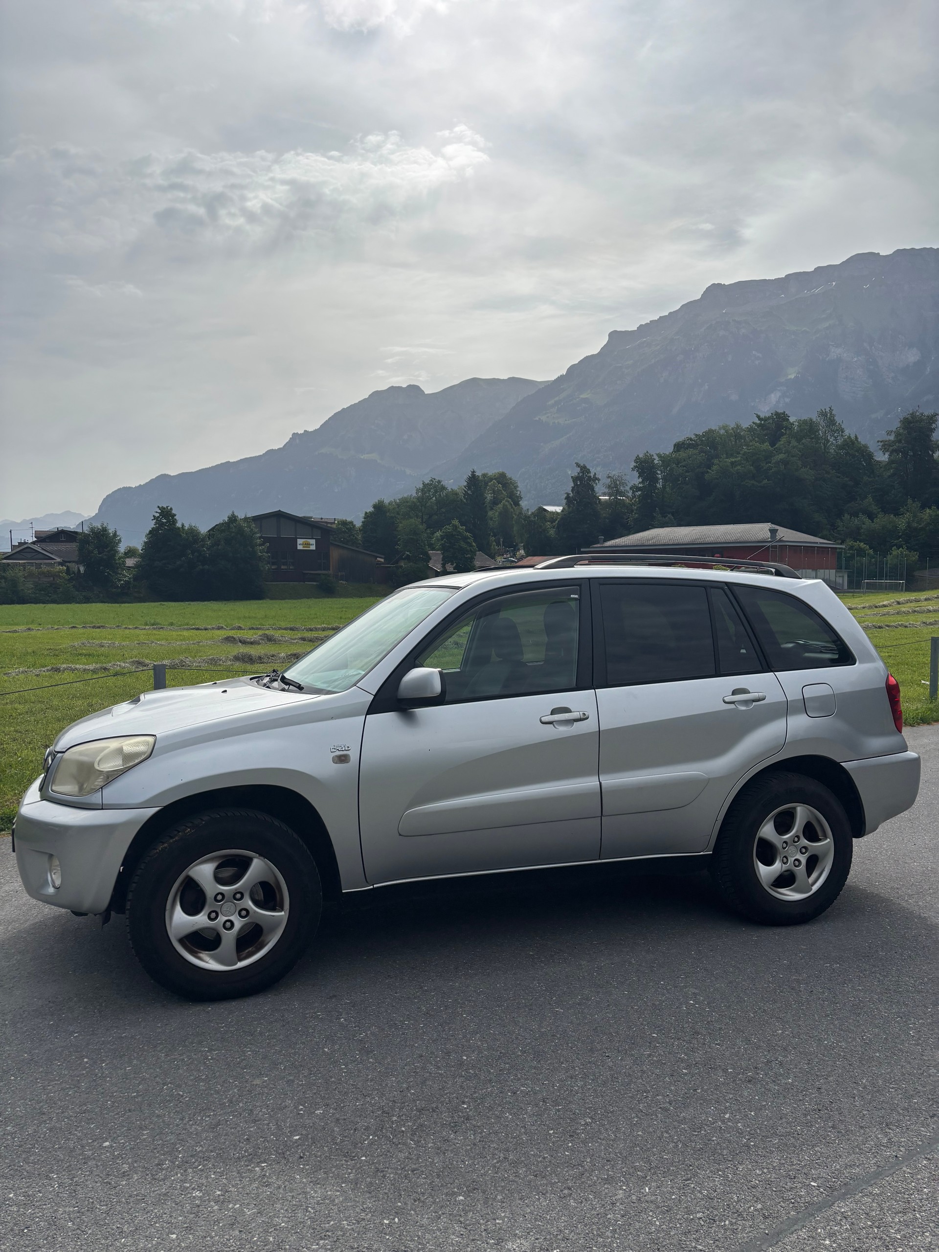 TOYOTA RAV-4 2.0 D4D Linea Luna-image-0