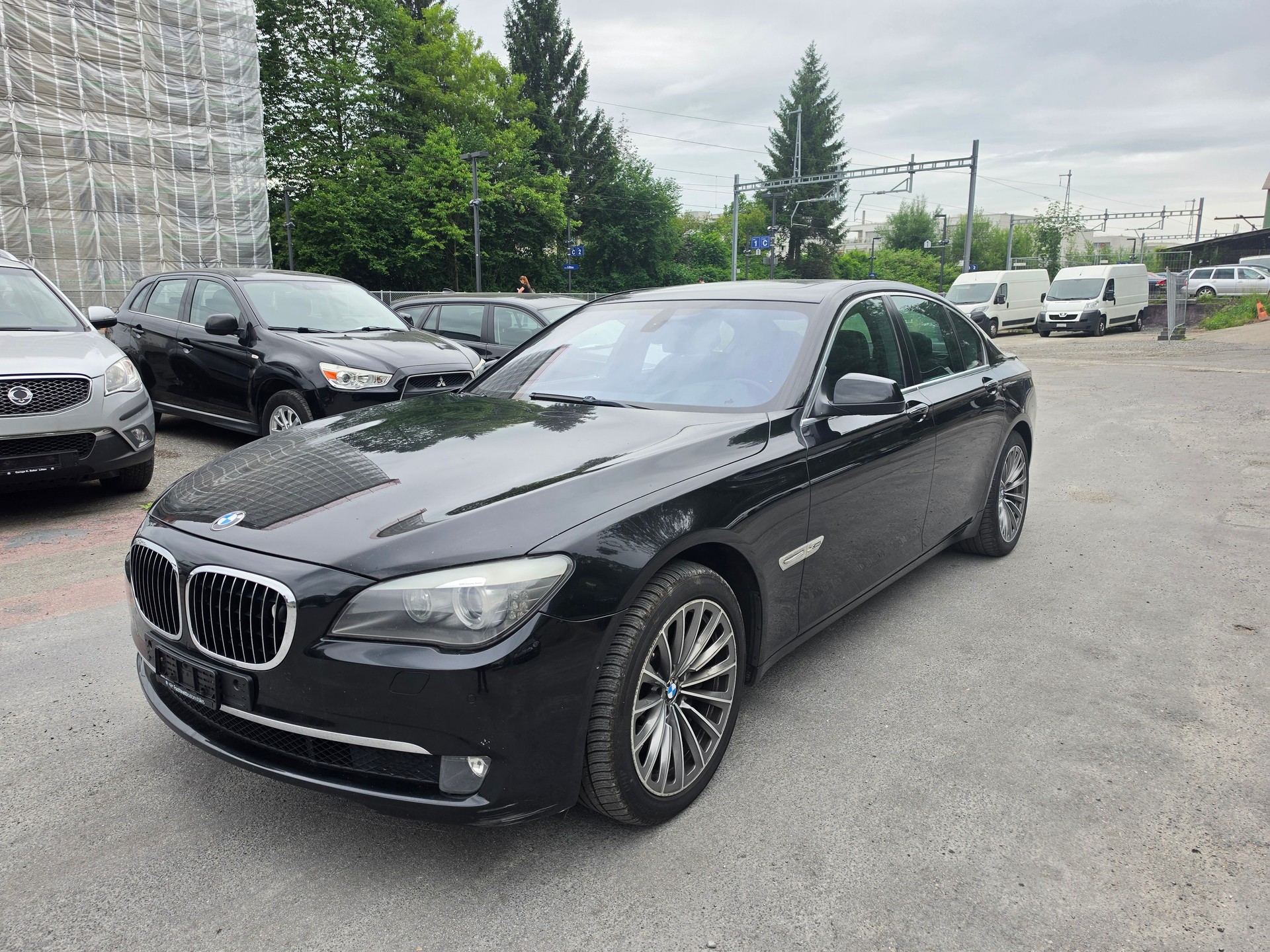 BMW 750i L-image-0