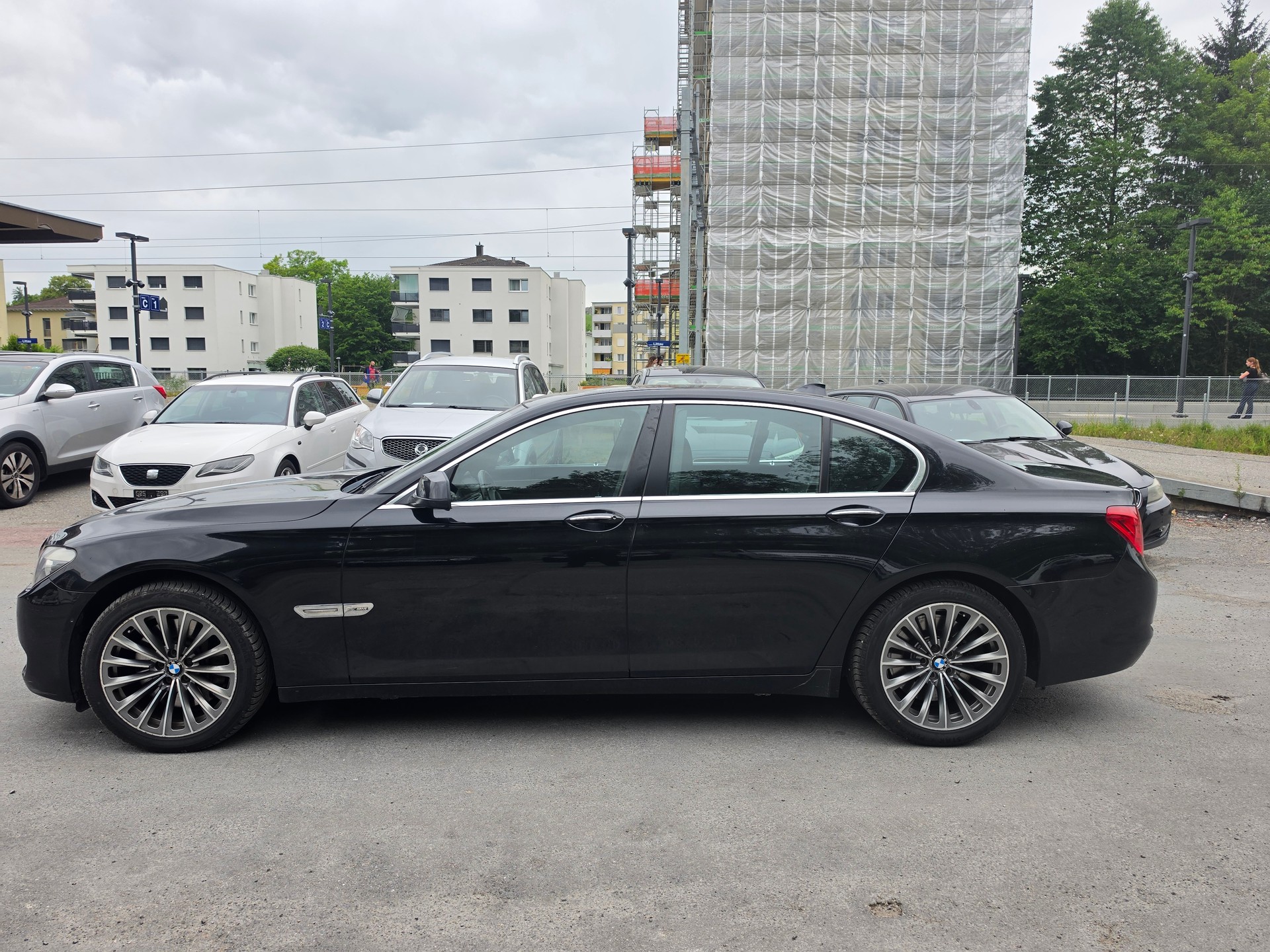 BMW 750i L-image-6