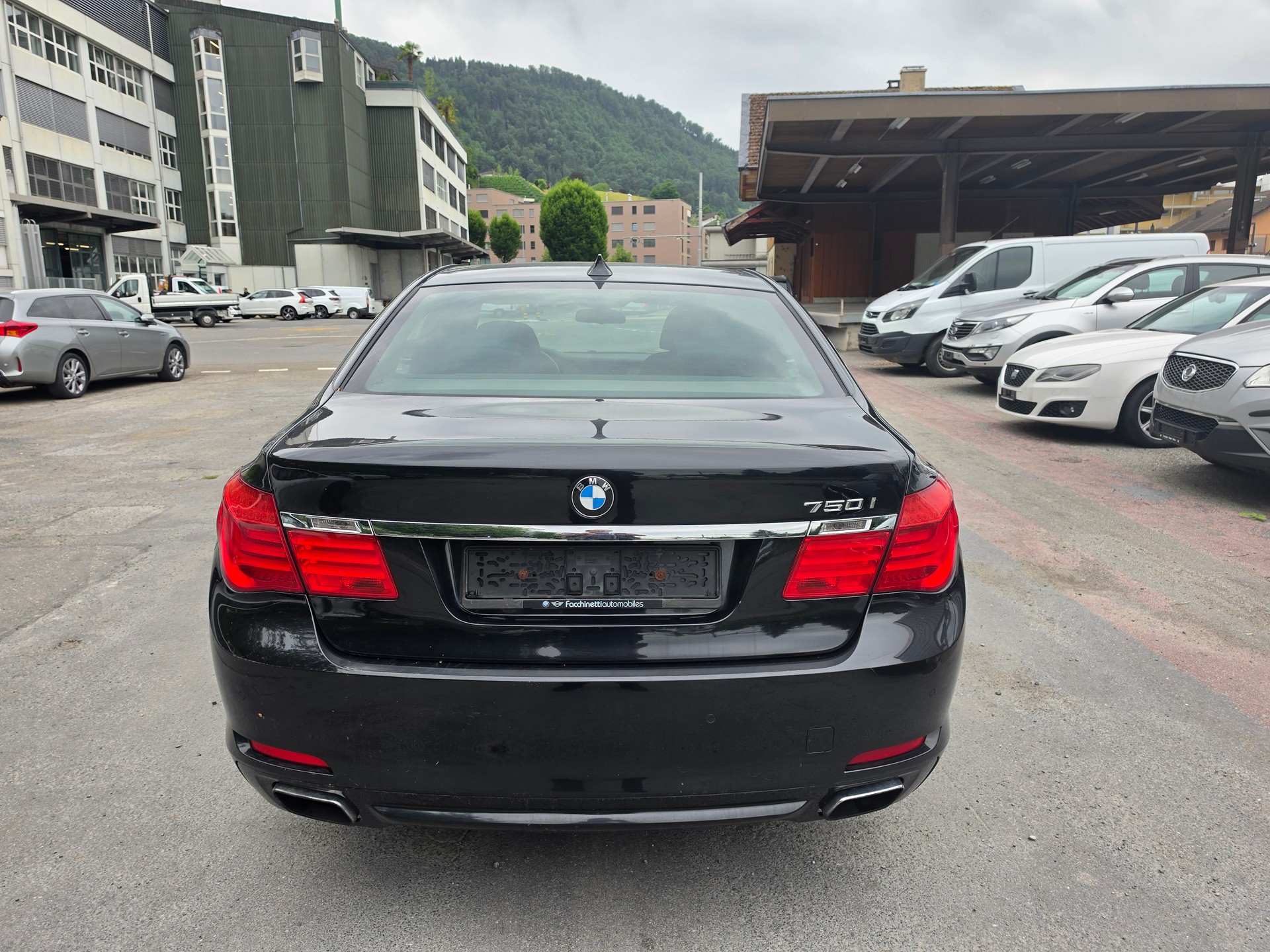 BMW 750i L-image-4