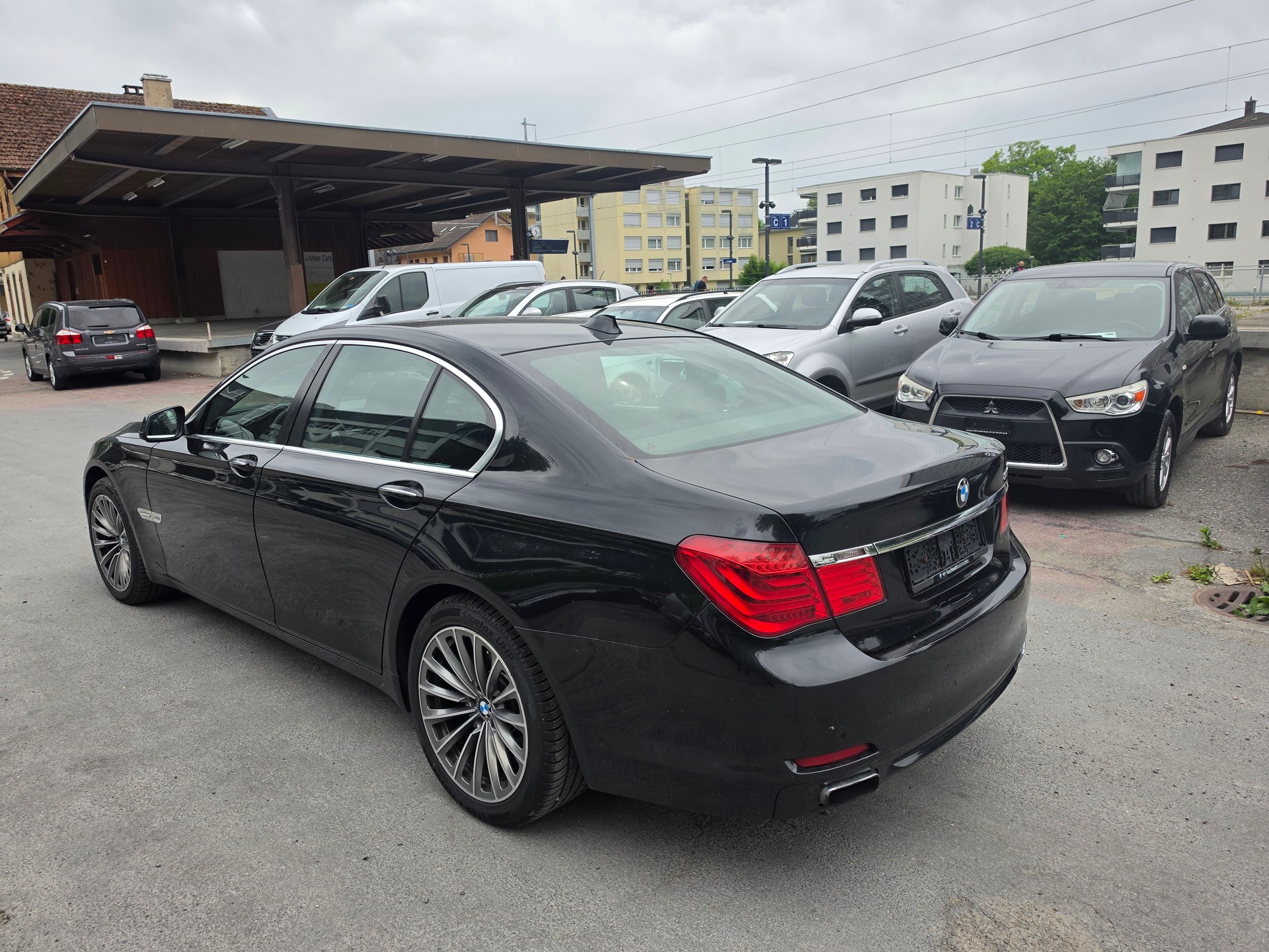 BMW 750i L-image-2