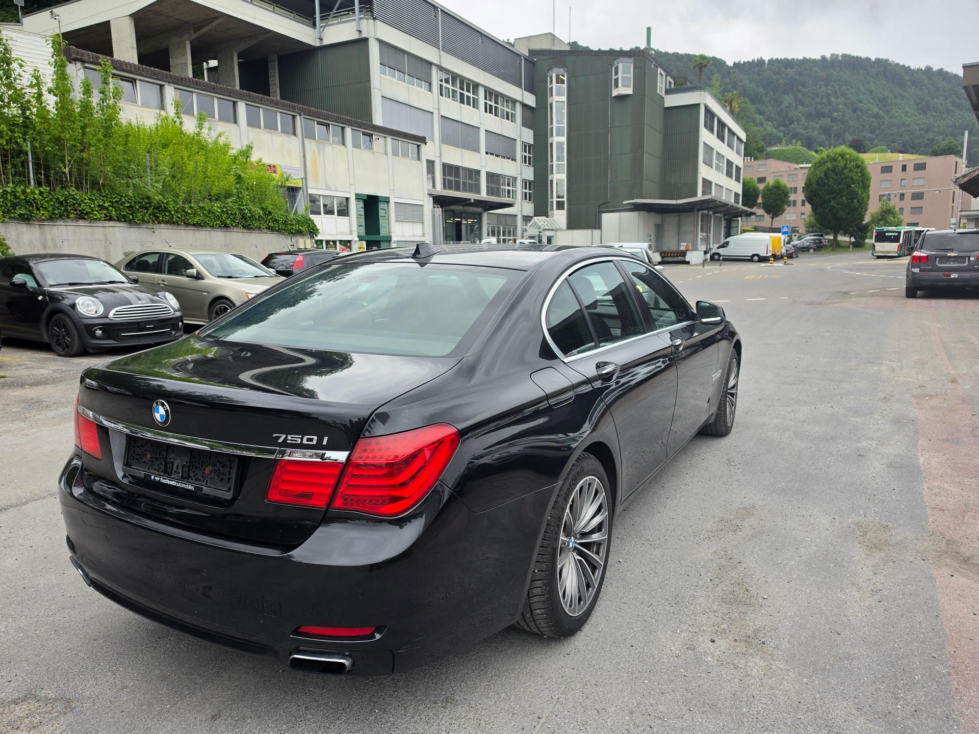 BMW 750i L-image-1