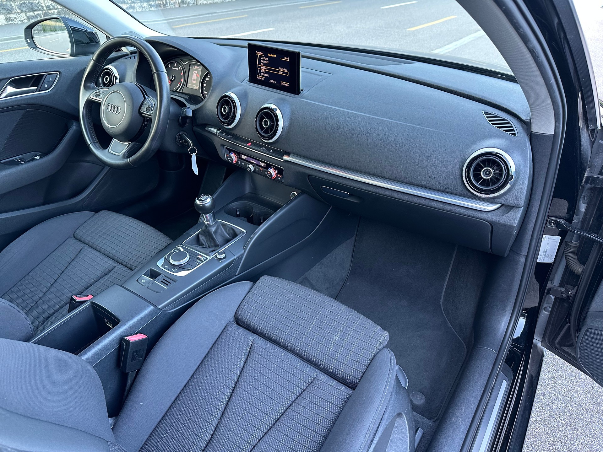 AUDI A3 1.4 TFSI Ambition-image-10
