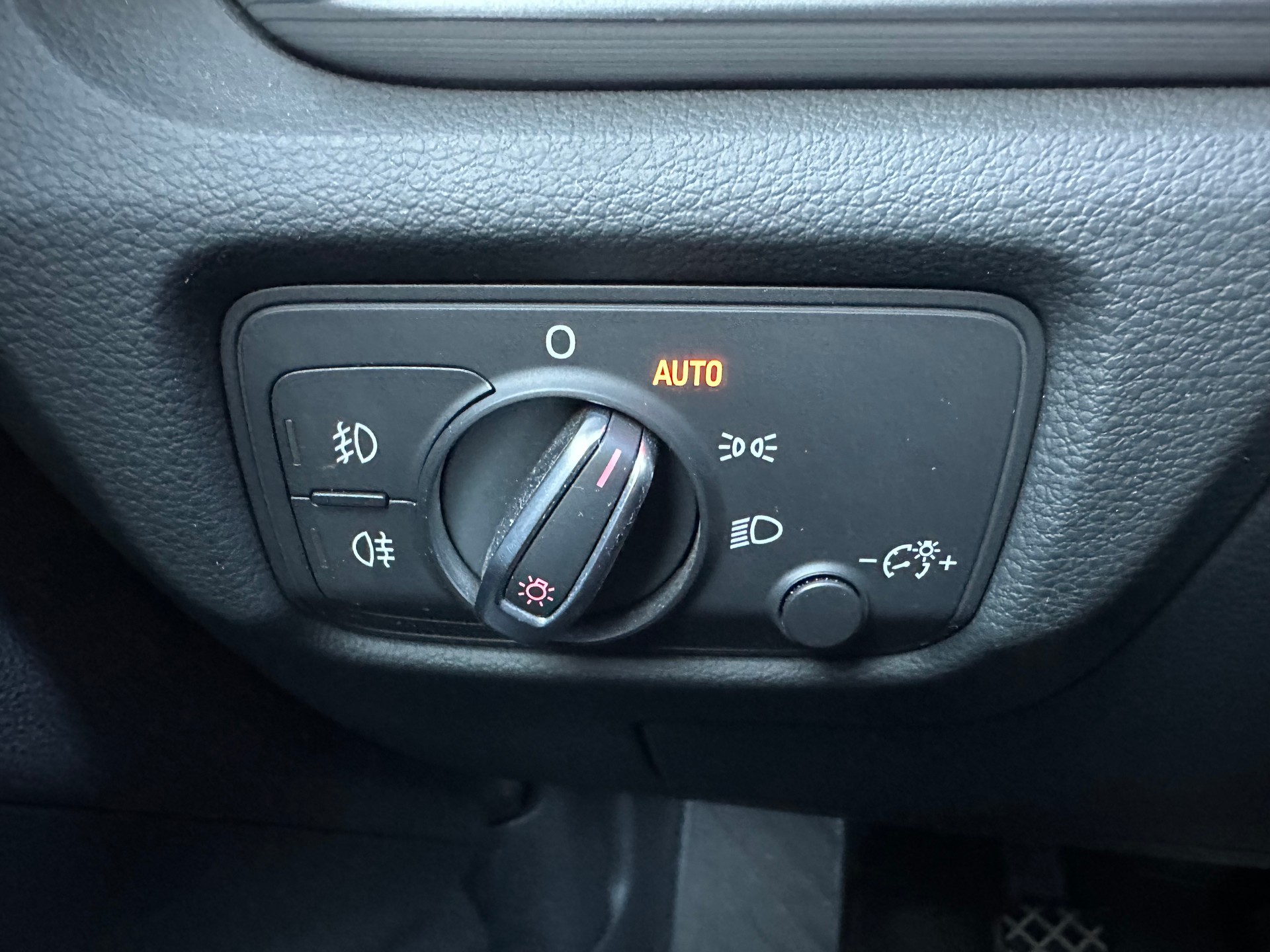 AUDI A3 1.4 TFSI Ambition-image-21