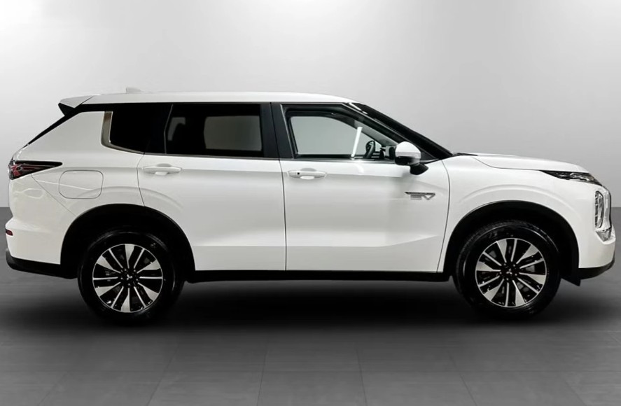 MITSUBISHI Outlander 2.4 PHEV Inform 4WD Automatic-image-1