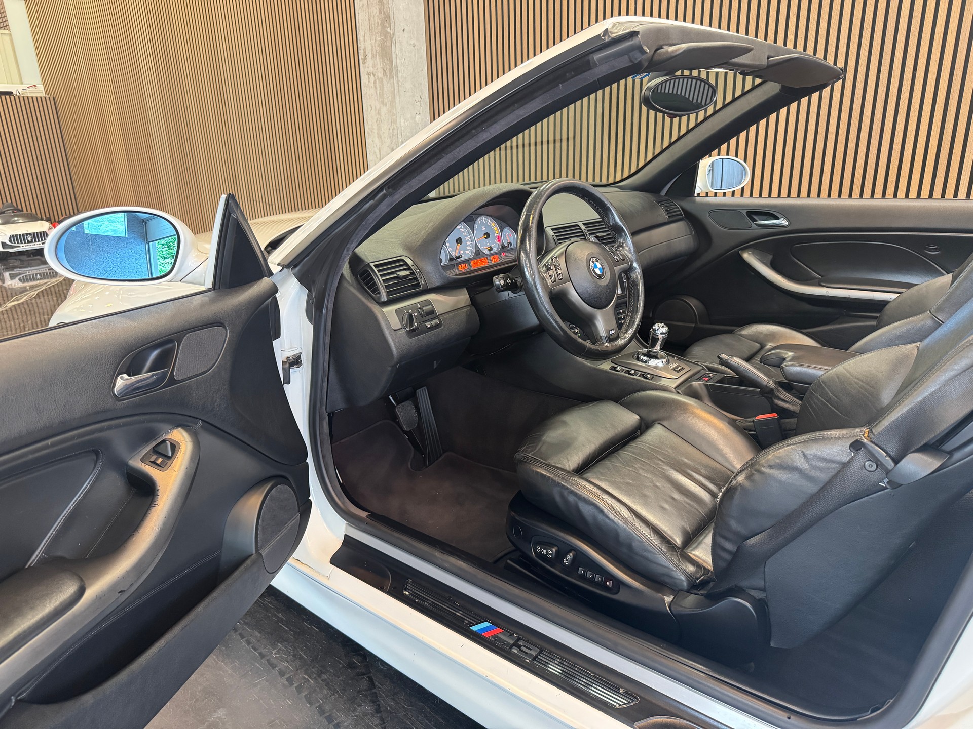 BMW M3 Cabriolet-image-6