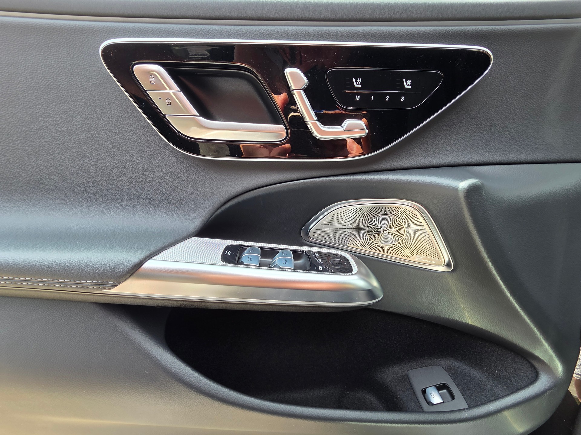 MERCEDES-BENZ E 220 d AMG Line 4matic-image-11