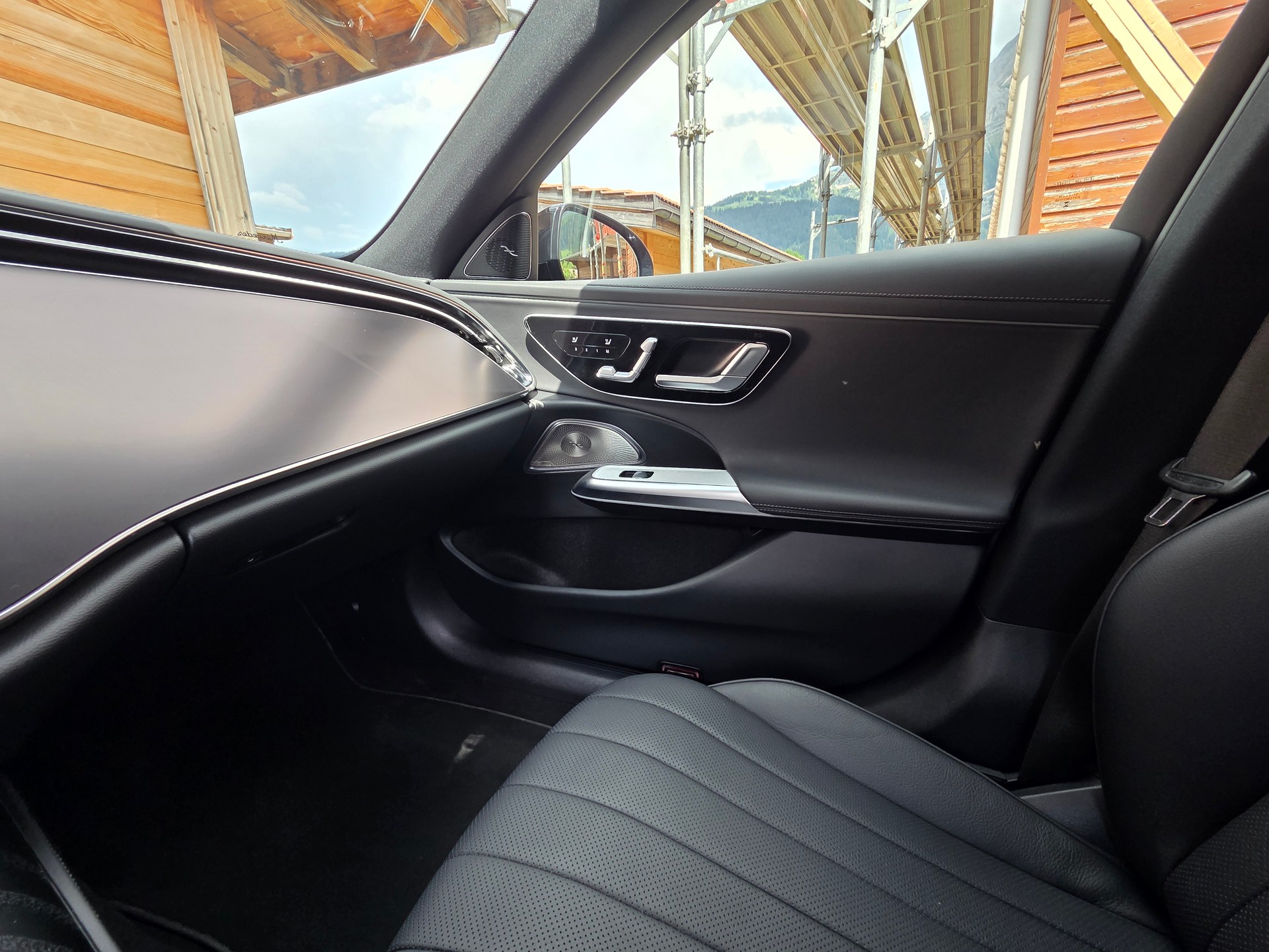 MERCEDES-BENZ E 220 d AMG Line 4matic-image-10