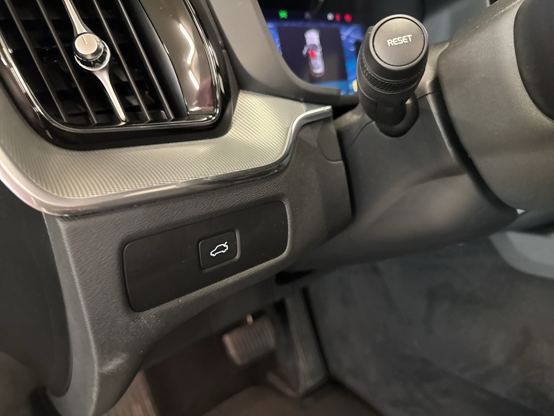 VOLVO XC60 B5 Diesel Mild Hybrid AWD Ultimate Bright Geartronic-image-18