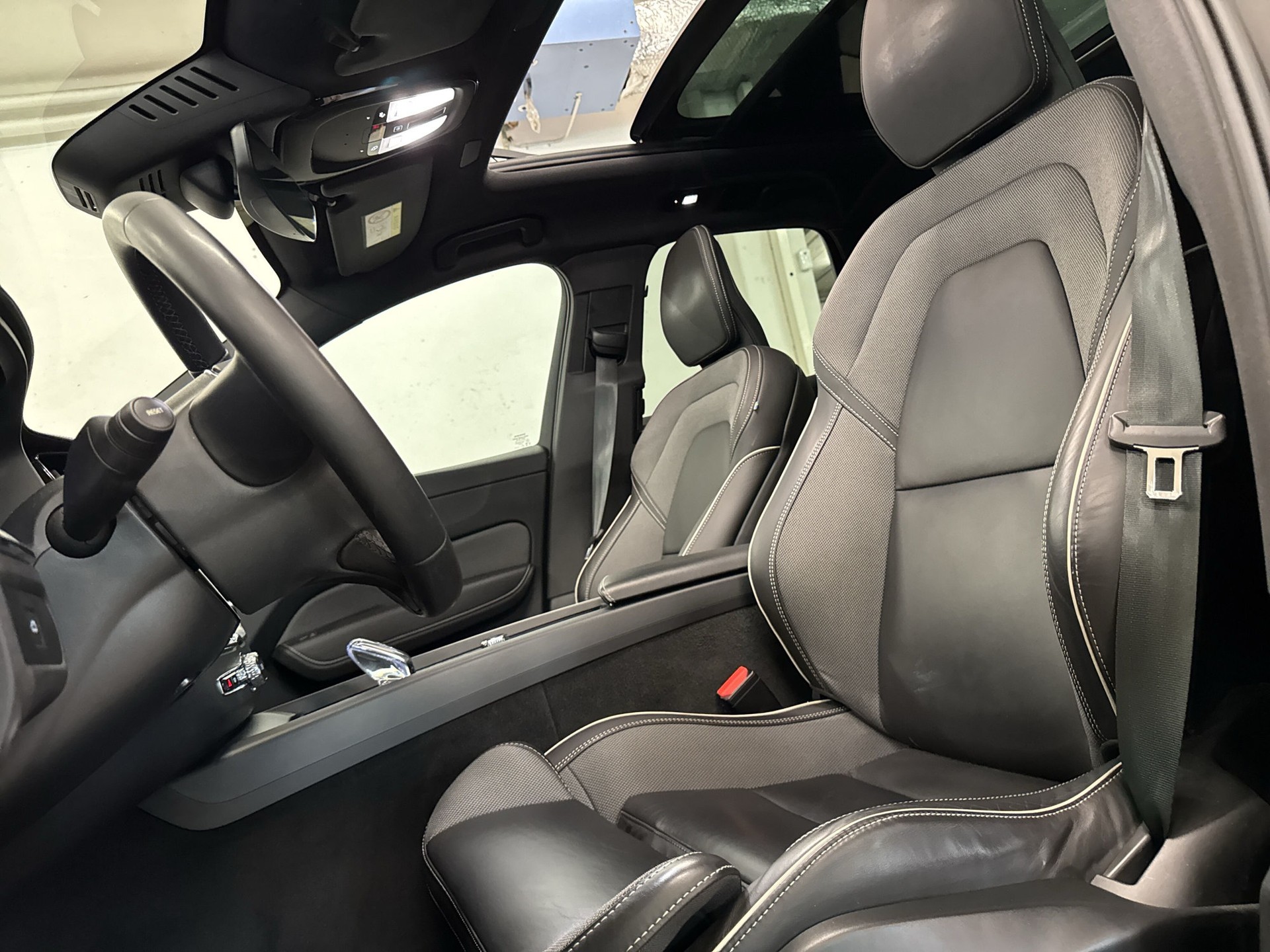 VOLVO XC60 B5 Diesel Mild Hybrid AWD Ultimate Bright Geartronic-image-9