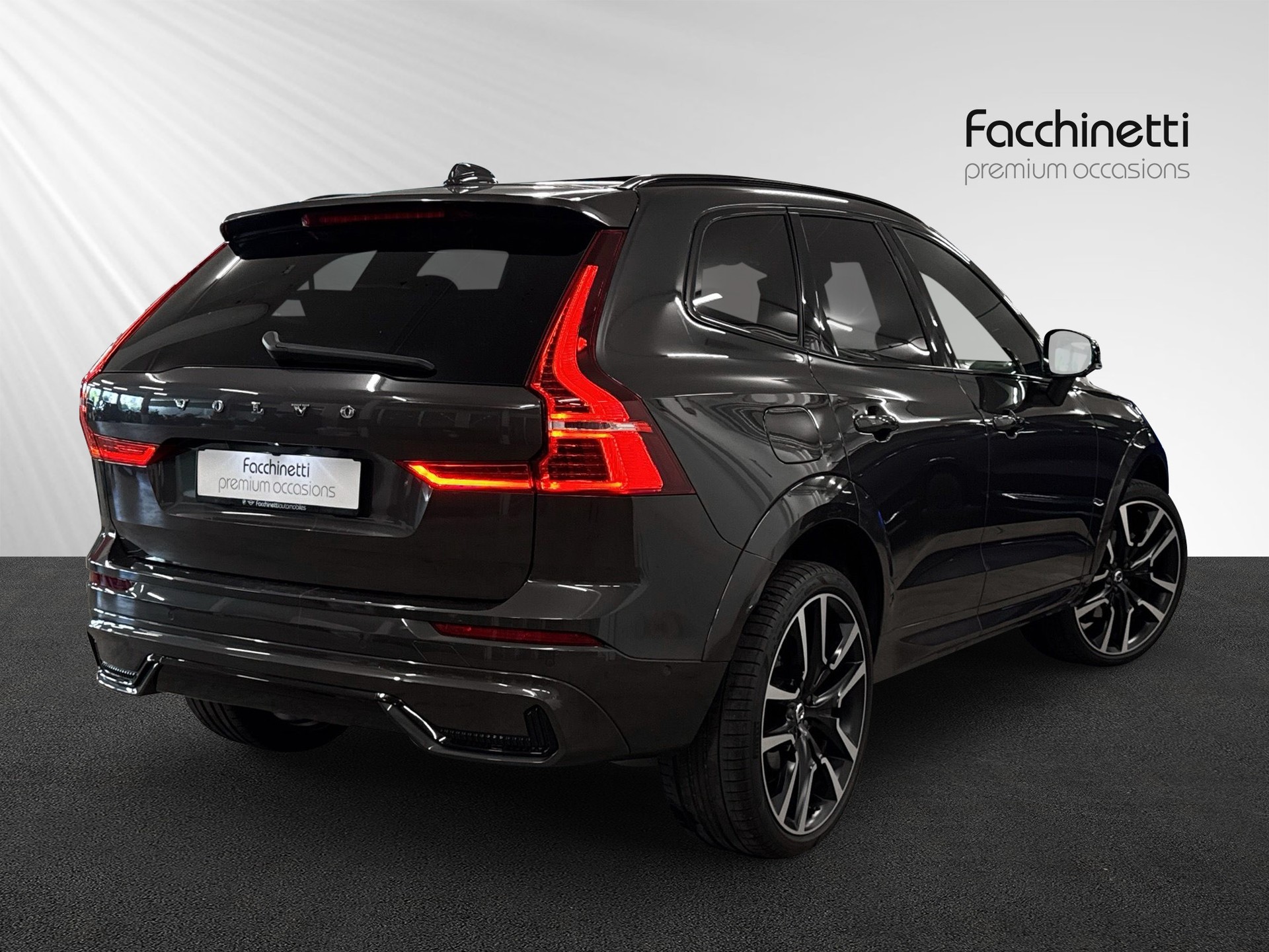 VOLVO XC60 B5 Diesel Mild Hybrid AWD Ultimate Bright Geartronic-image-2