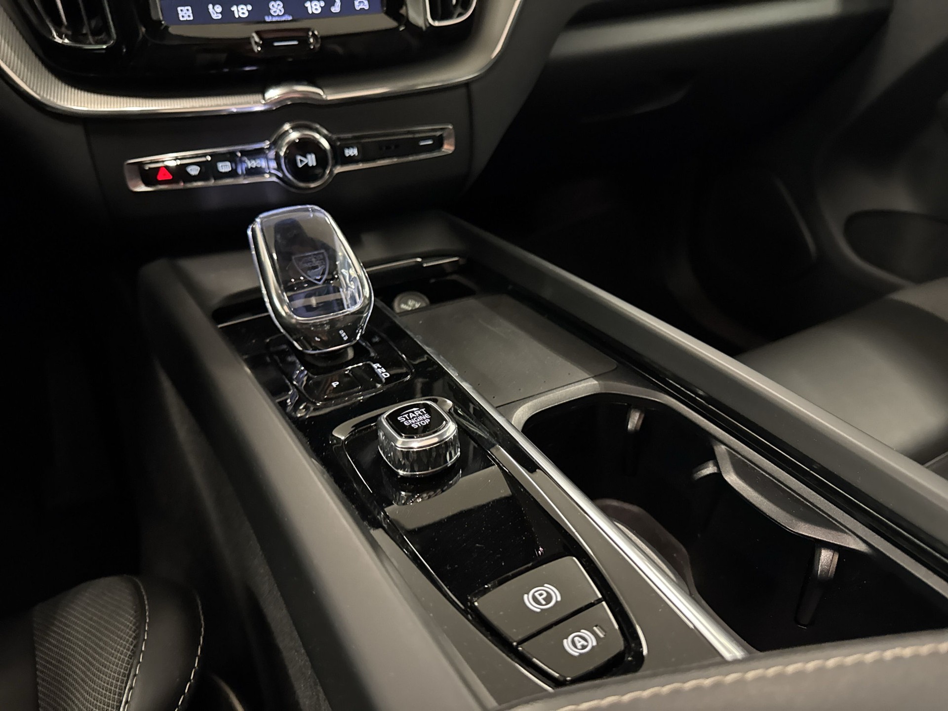 VOLVO XC60 B5 Diesel Mild Hybrid AWD Ultimate Bright Geartronic-image-12